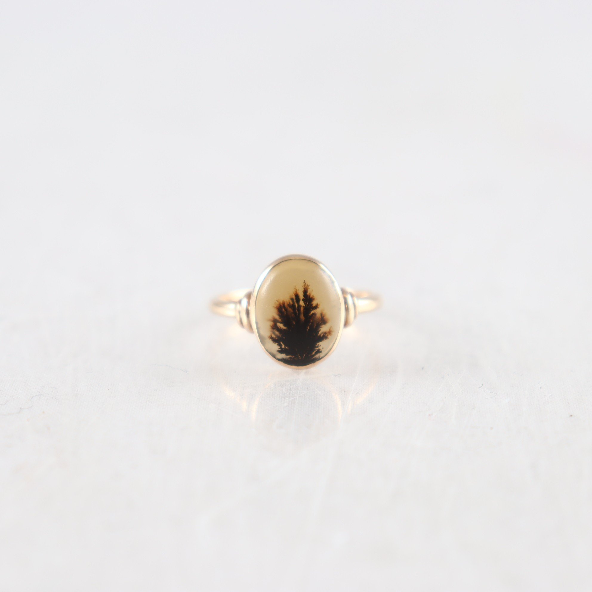 Ring, guld 18K, sten.