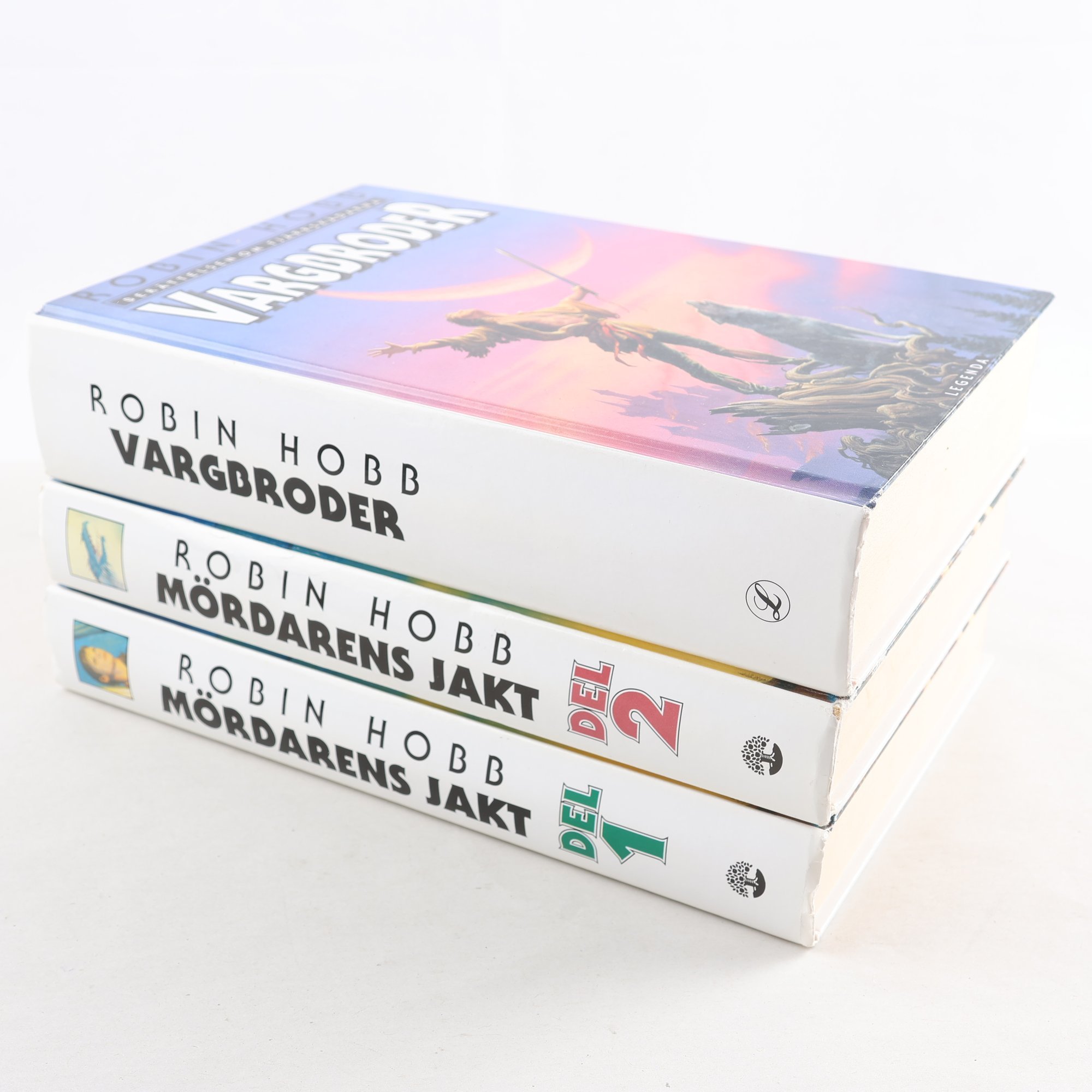 Robin Hobb, Mördarens jakt, Del 1-2 + Vargbroder