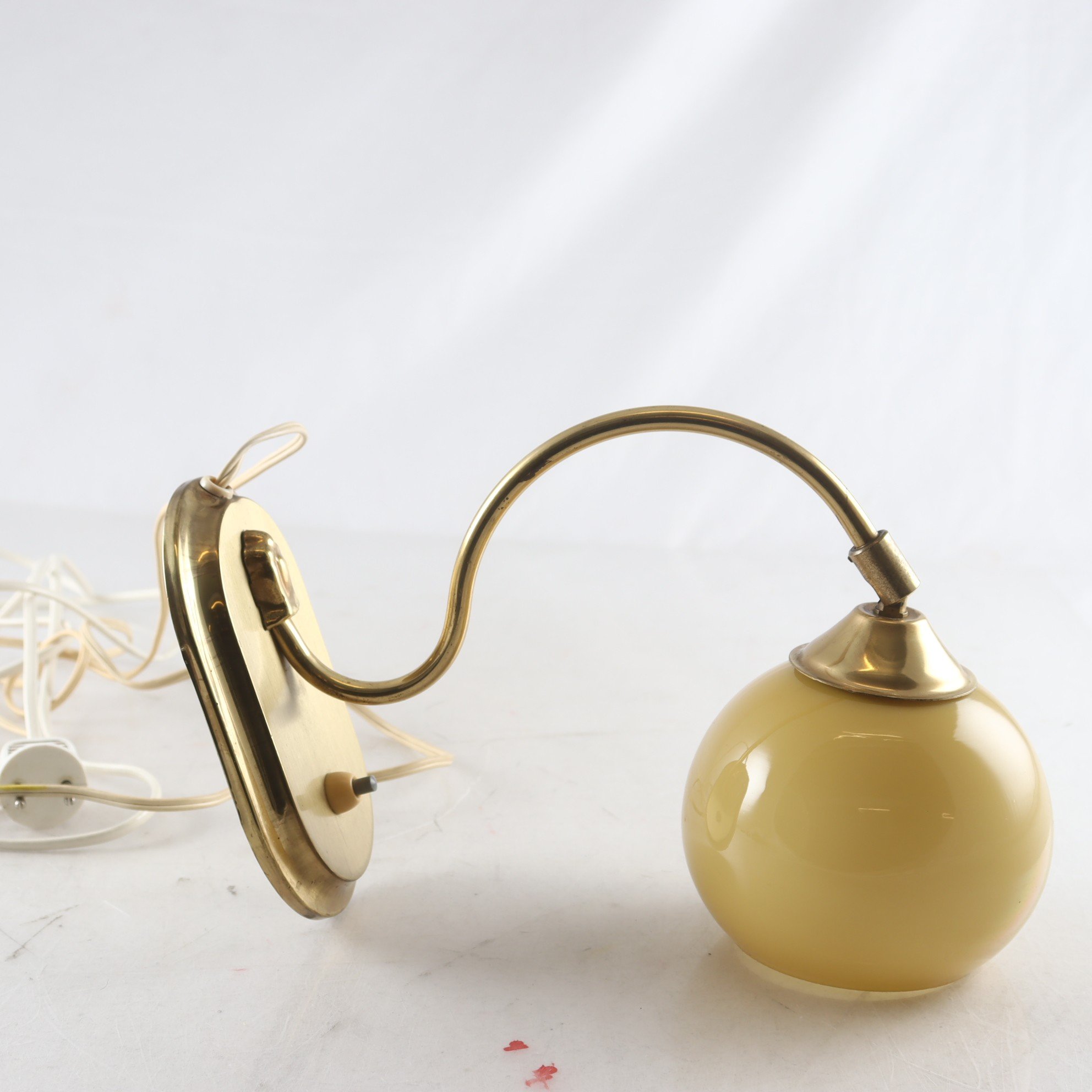 Vägglampa, vintage, glas, metall. Samfraktas ej.
