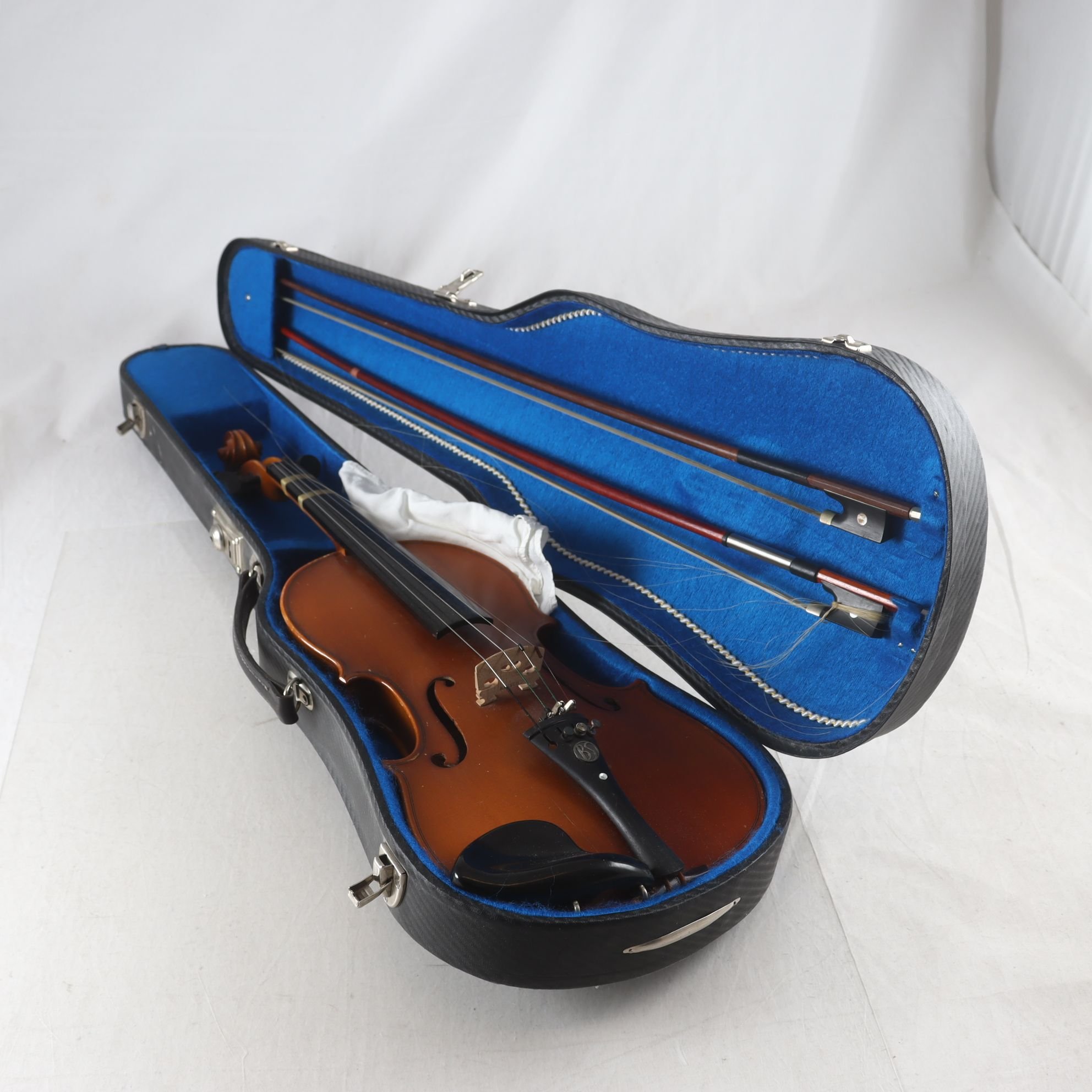 Violin, B.Schneildel. Endast avhämtning.