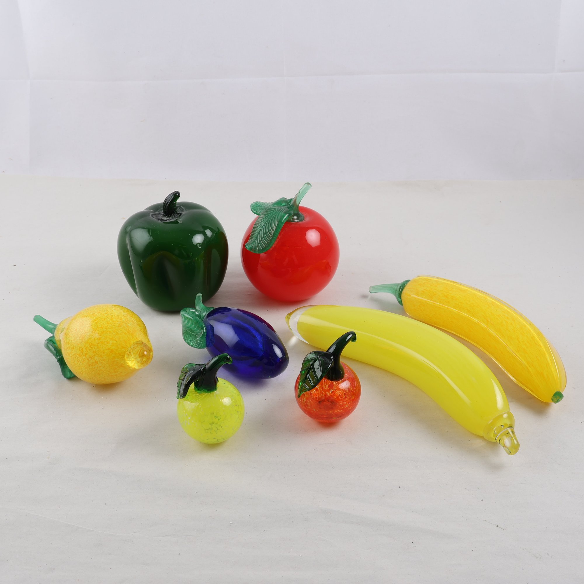 Glasfrukter, Konstglas, 8 st. Samfraktas ej