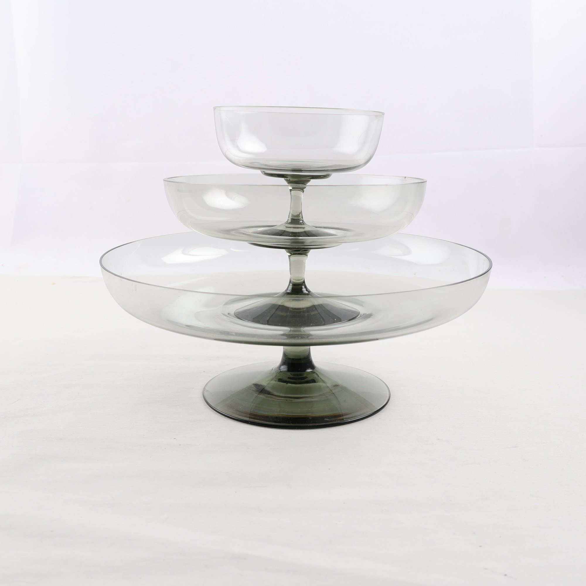 Stapelbara skålar på fot, Glas, 1900-tal, 3 st. Endast avhämtning