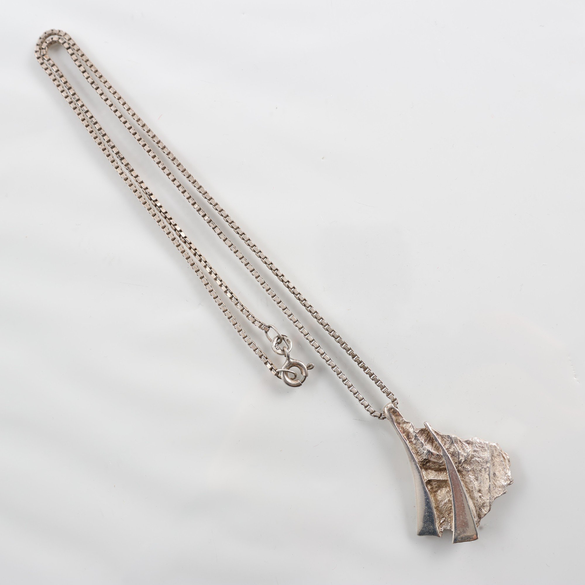 Halsband & hänge, silver, vikt: 11.4g