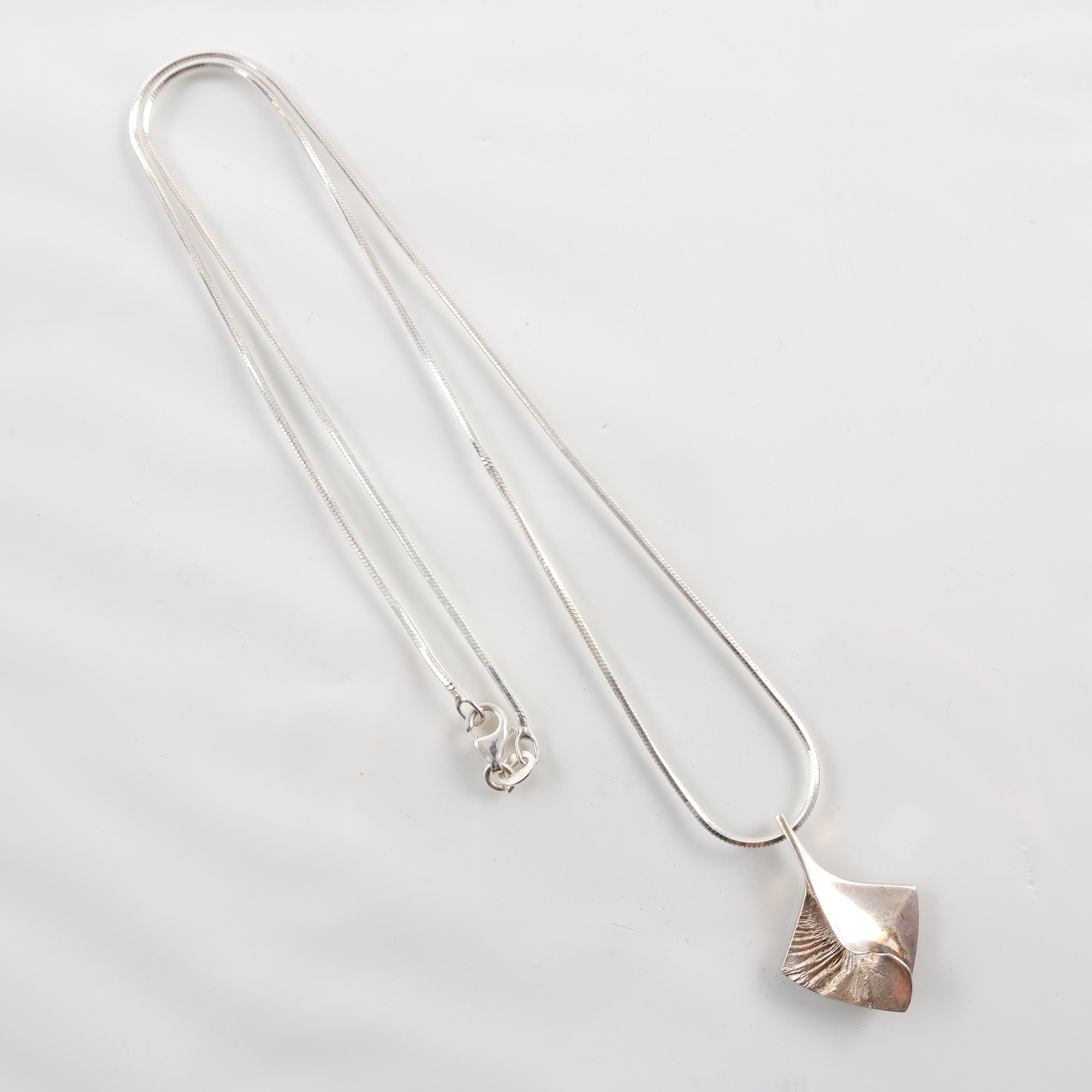 Halsband & hänge, silver, vikt: 6.9g