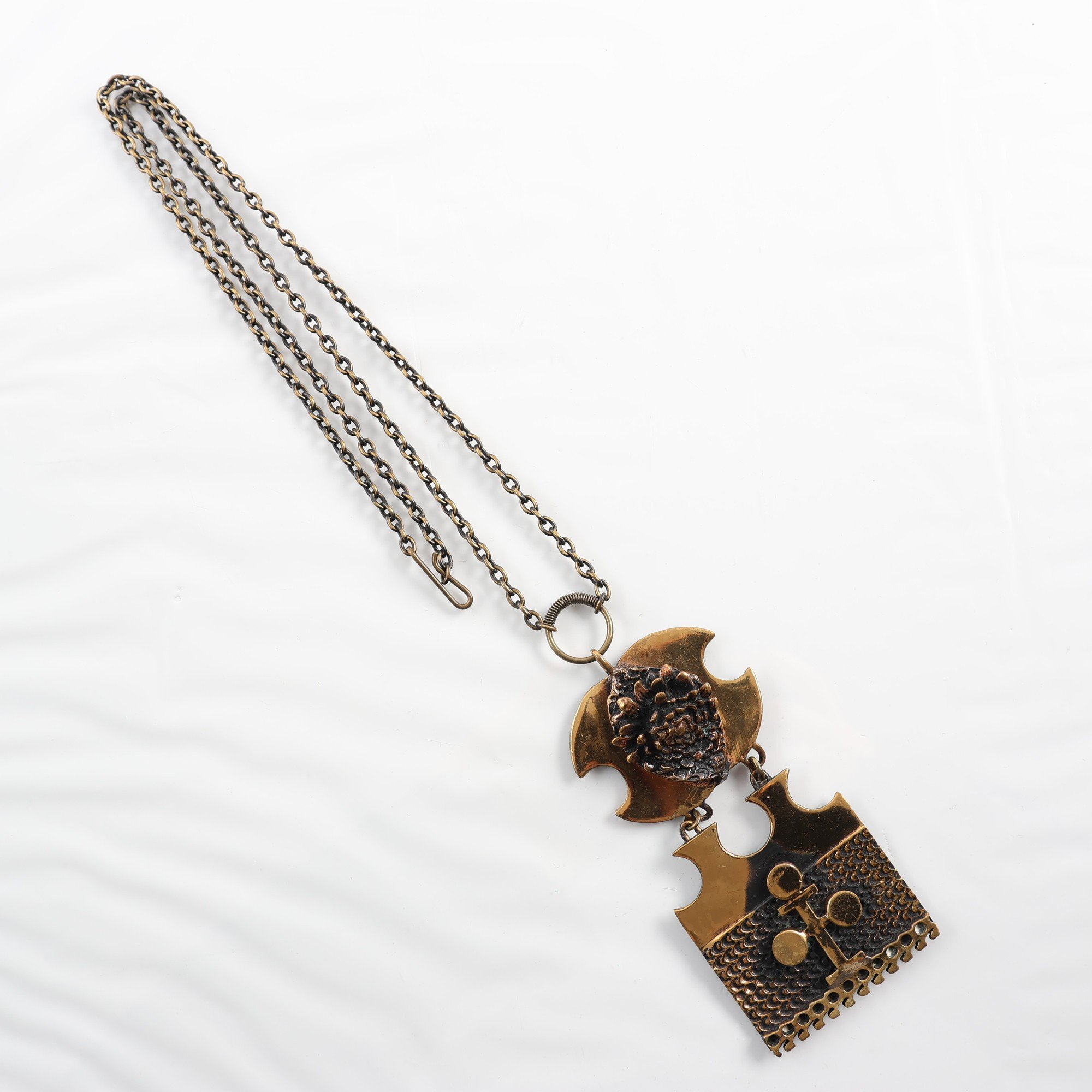 Halsband, Pentti Sarpaneva, Finland, 60-70-tal, brons.