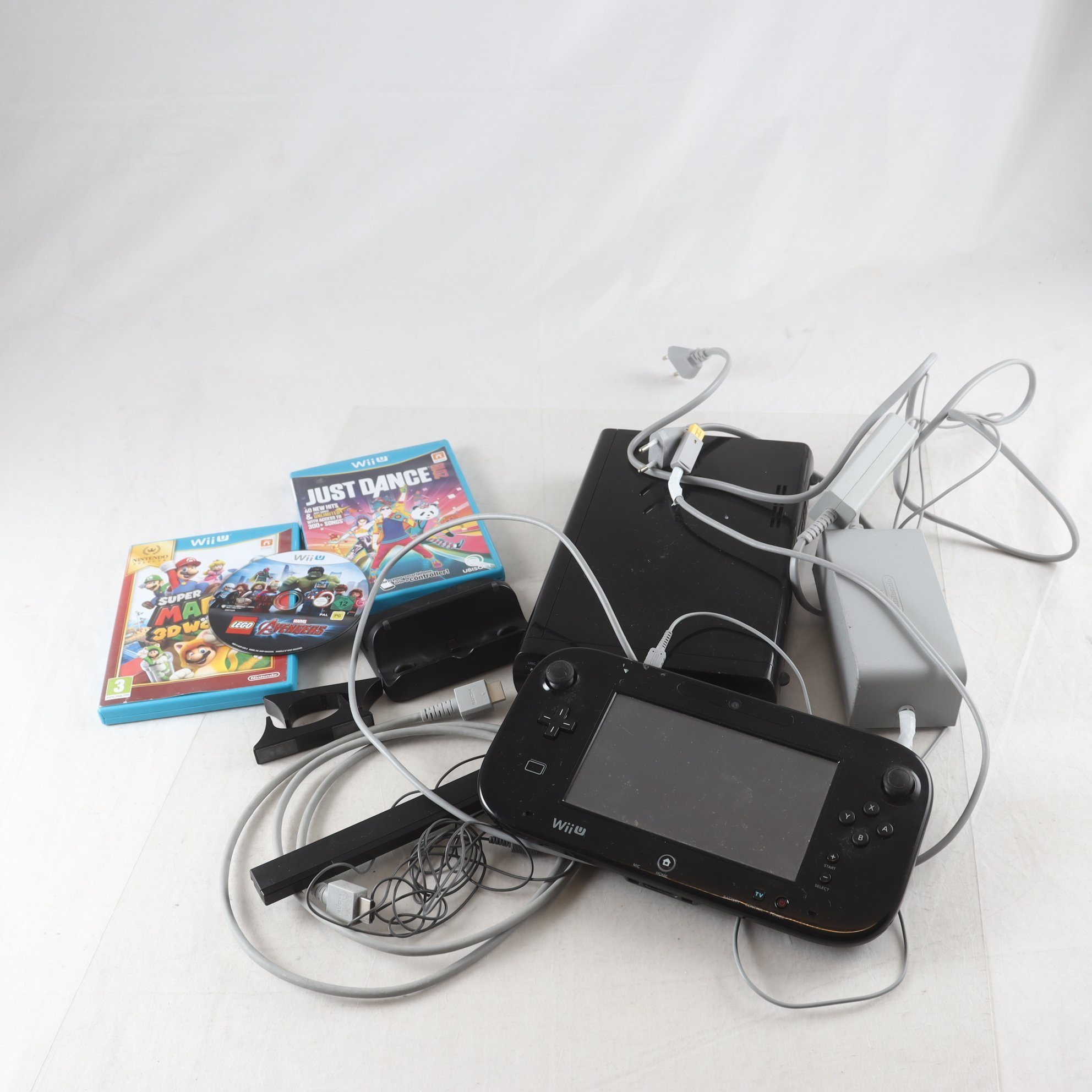 Spelkonsol, Wii U med spel. Samfraktas ej.