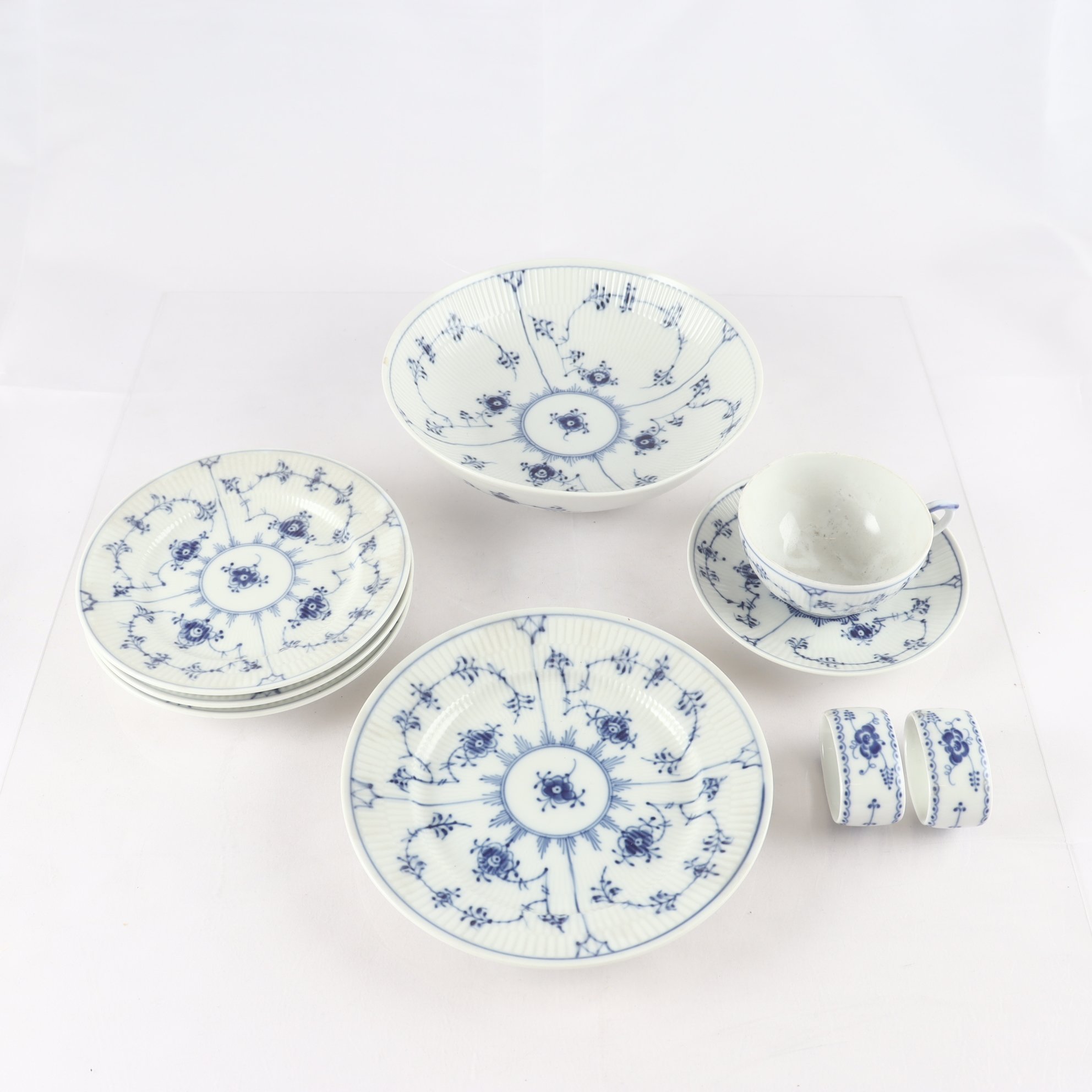 Servisdelar, Musselmalet, Royal Copenhagen. Samfraktas ej