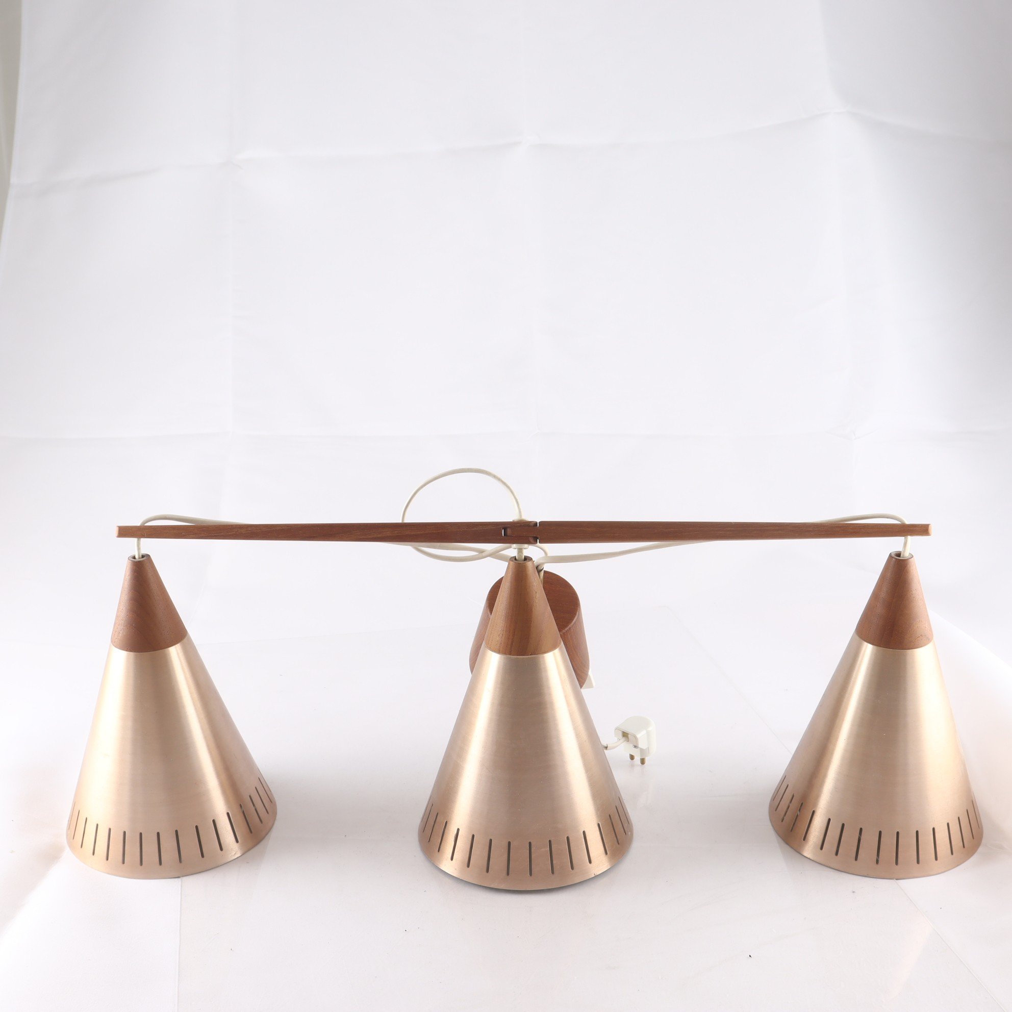 Taklampa, teak, aluminium, 1960-70-tal. Endast avhämtning.