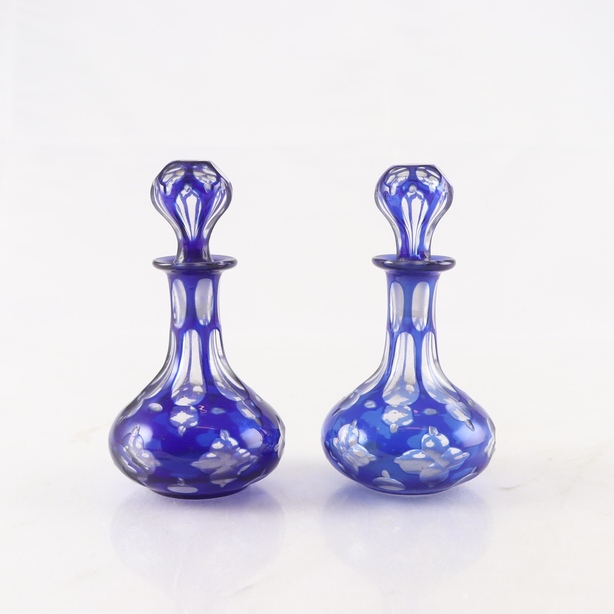 Karaffer, ett par, överfångsglas, Böhmen, ca 1890