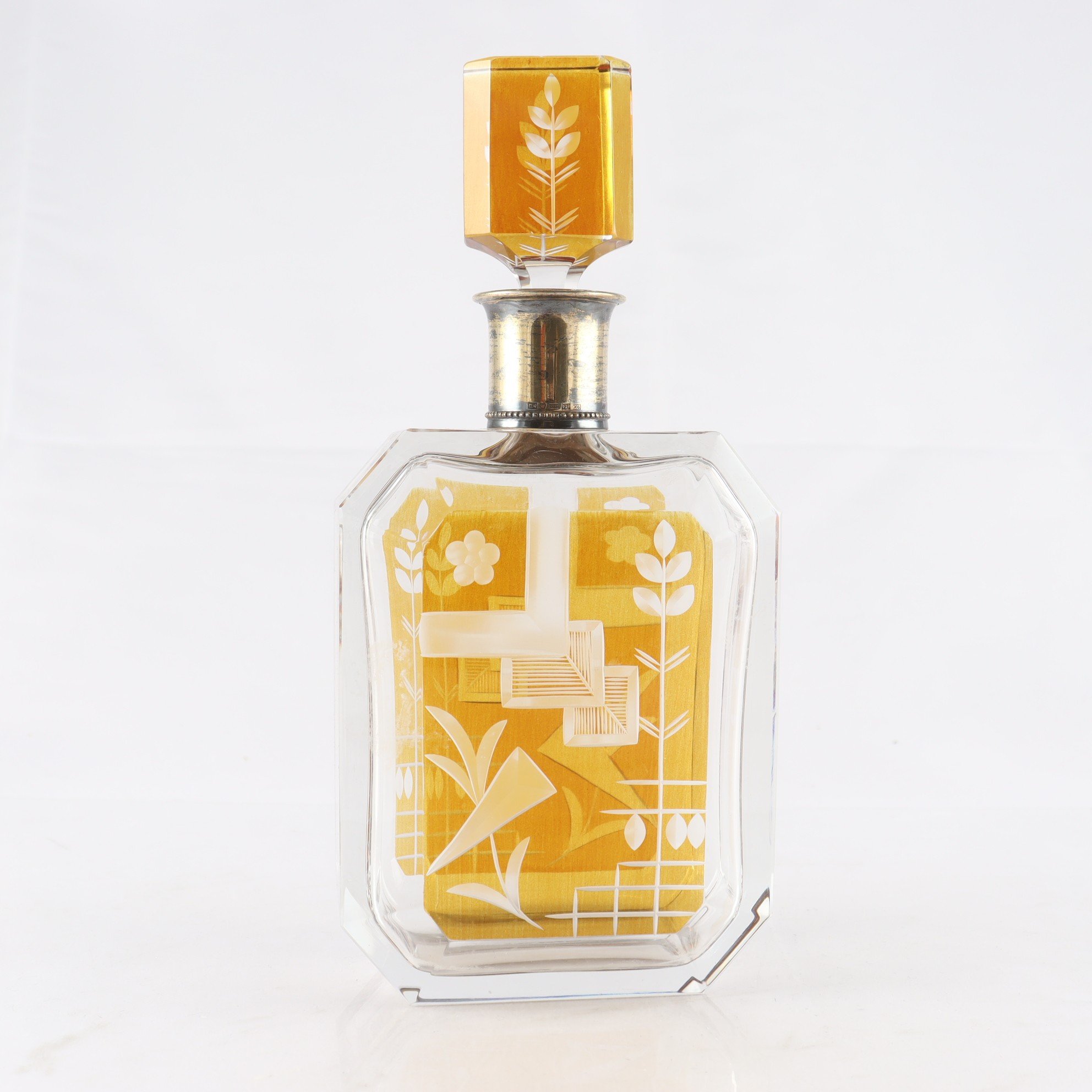 Karaff, slipad kristall, silverhals,Göran Hongell, 1939. Samfraktas ej.