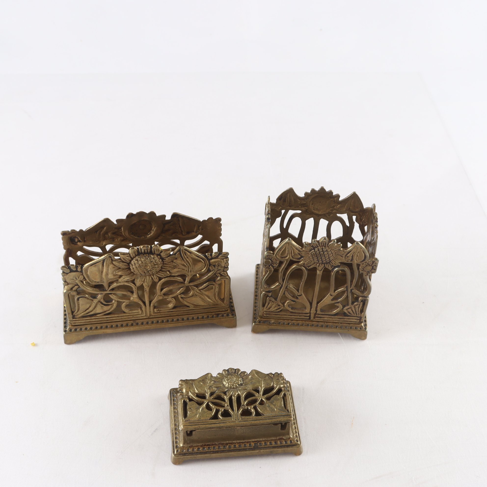 Bordsset, gulmetall, art nouveau. Samfraktas ej.