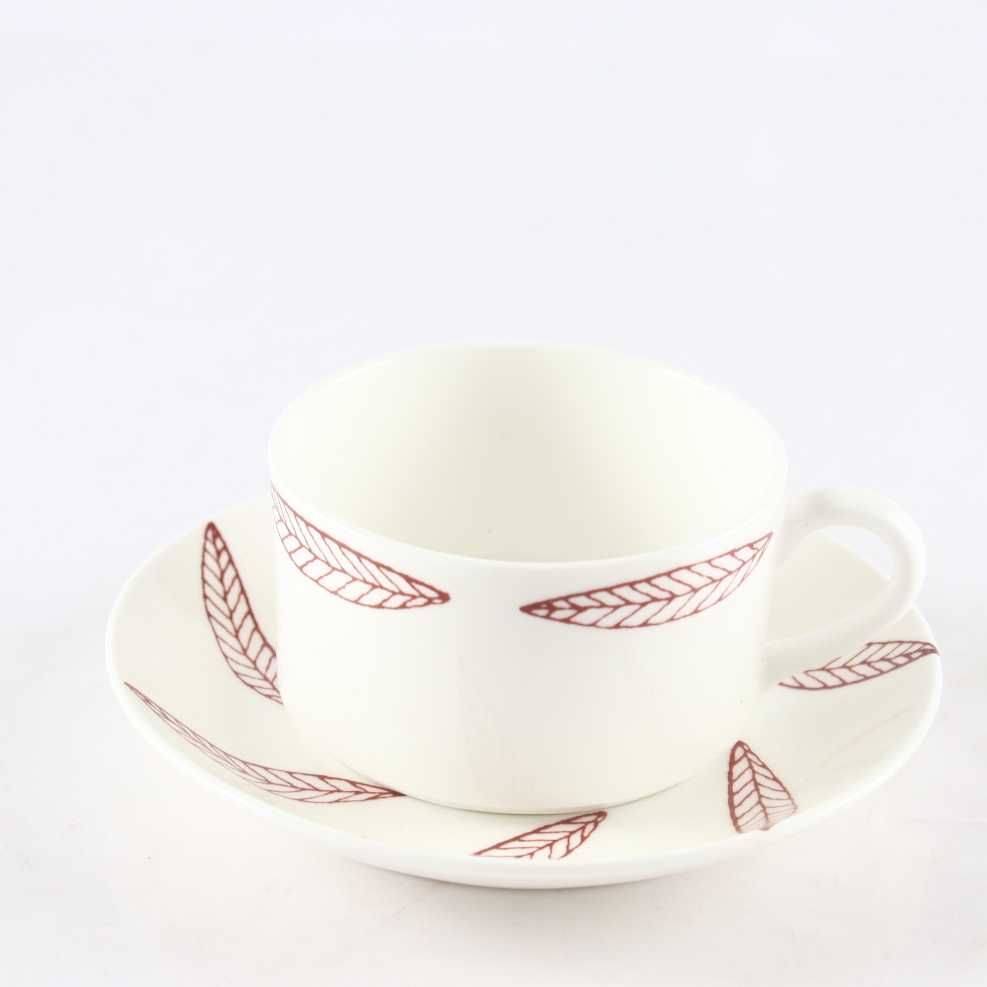 Kopp med fat, porslin, Röd Salix, Stig Lindberg, Gustavsberg 2014