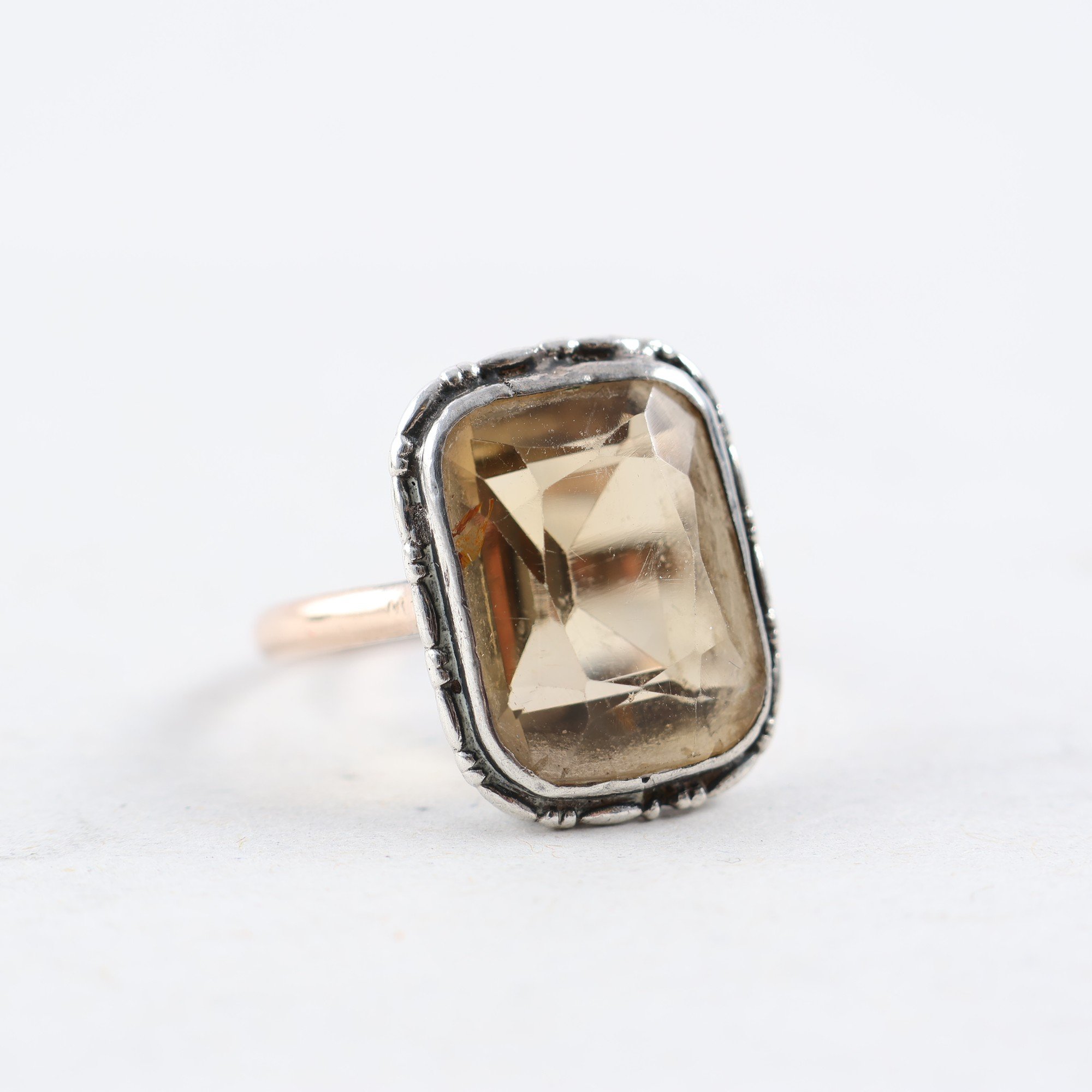 Ring, guld 8K, silver, slipad gul sten, brv: 3.4g