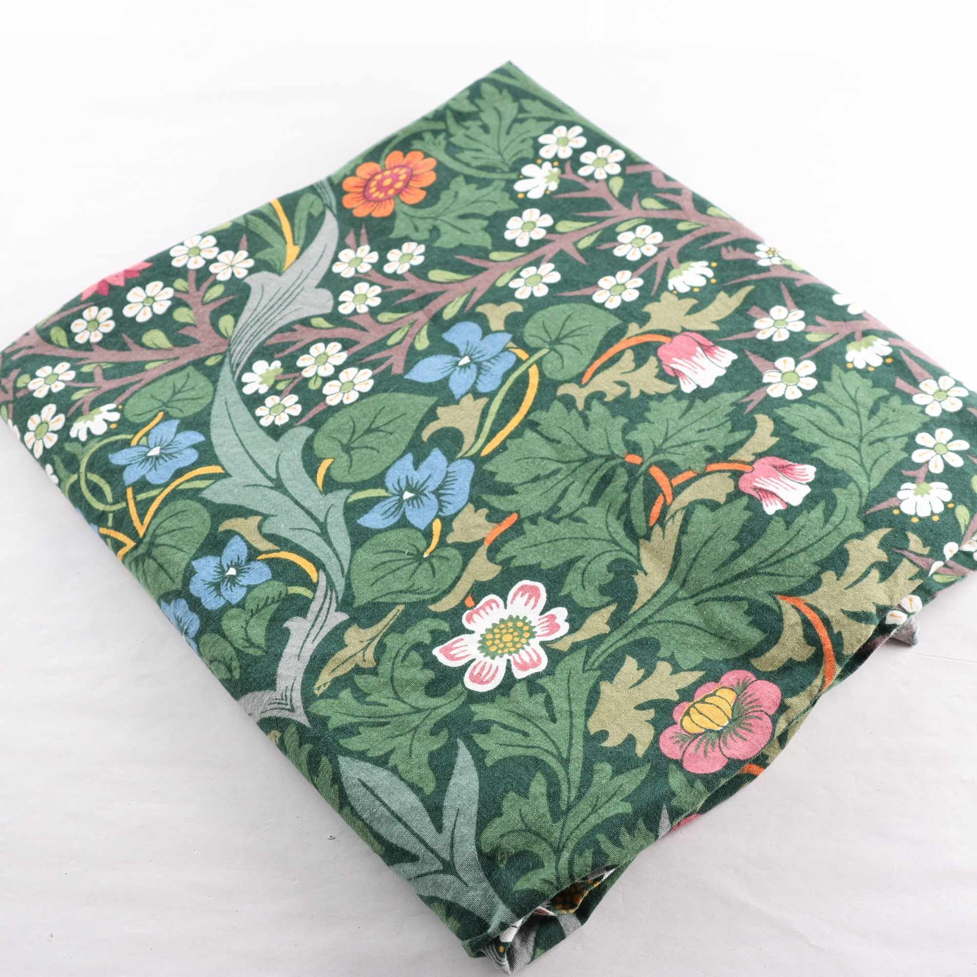 Tyg, William Morris Sandersons ”Blackthorn”