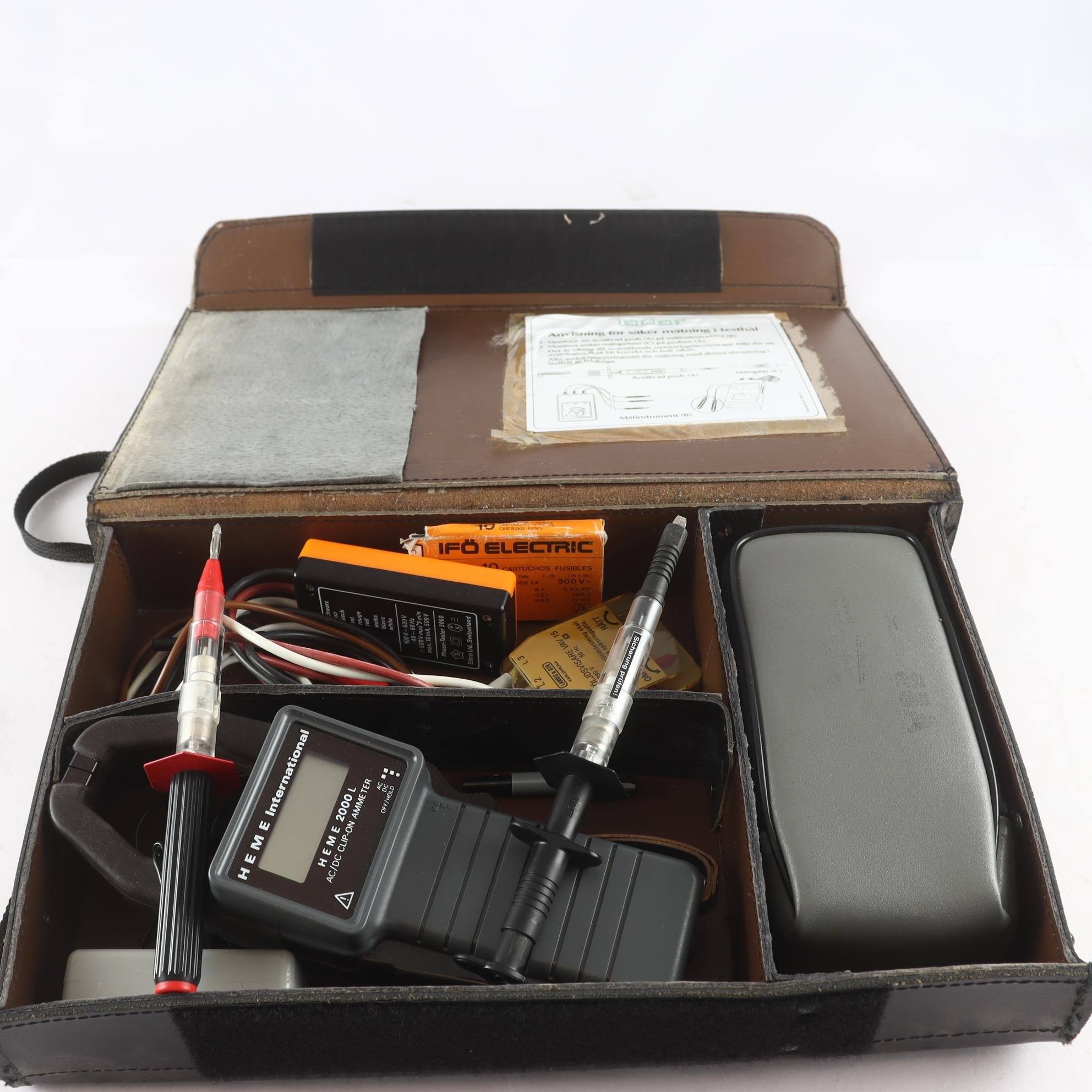 Clip-on Ammeter, modell 2000L. Samfraktas ej.