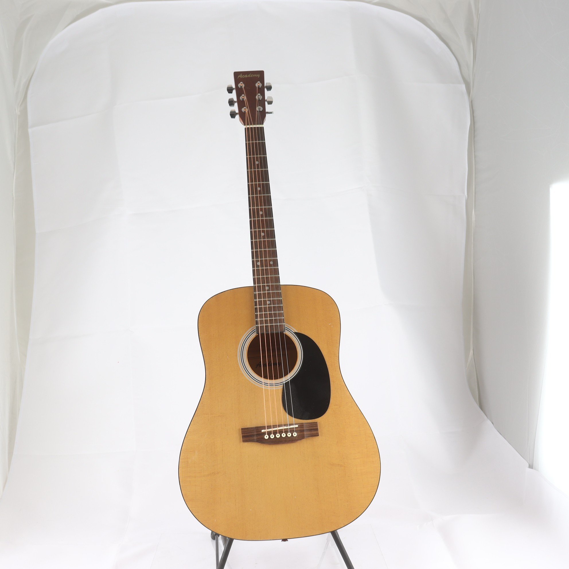 Akustisk gitarr, Academy. Endast avhämtning.