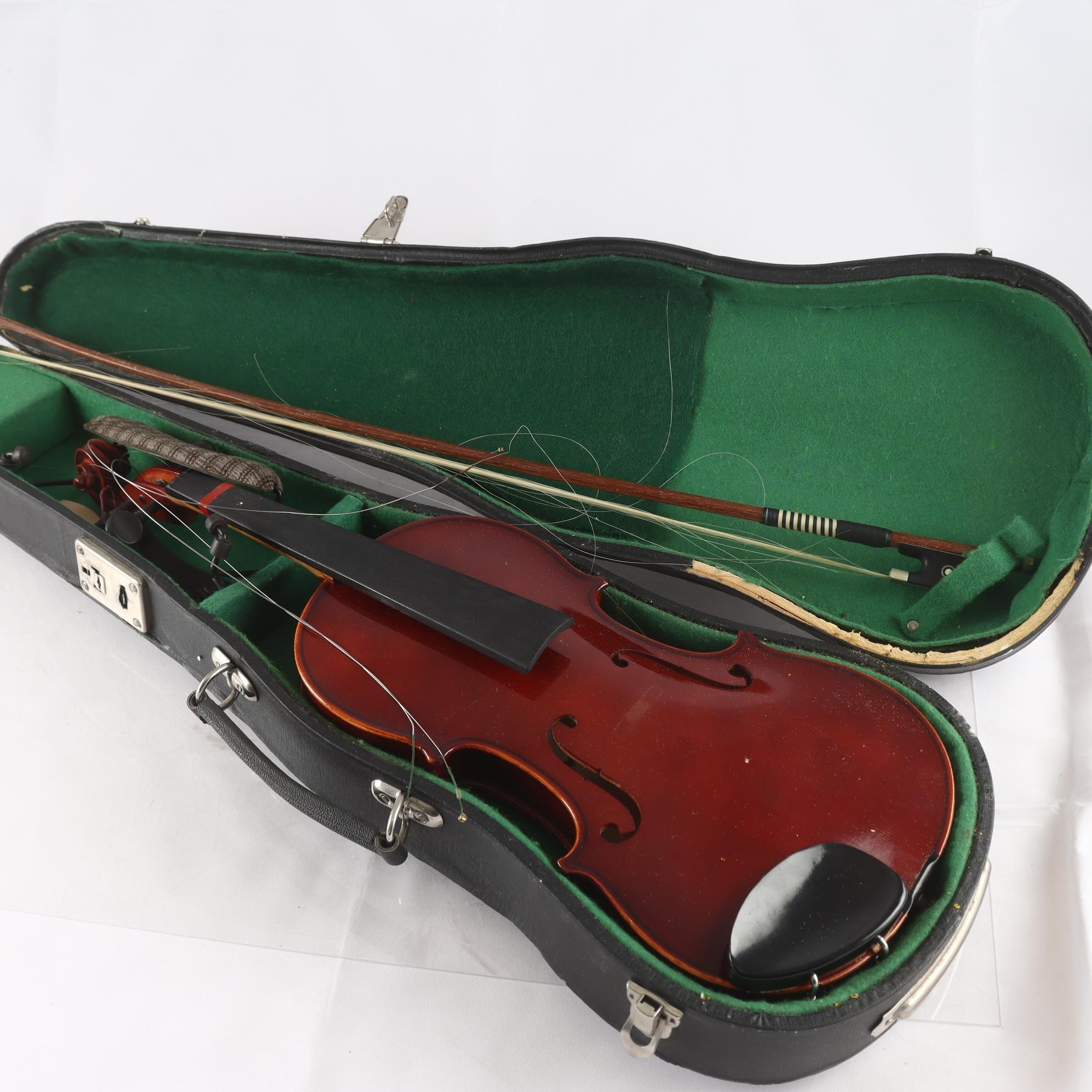 Violin. Repobjekt. Endast avhämtning.