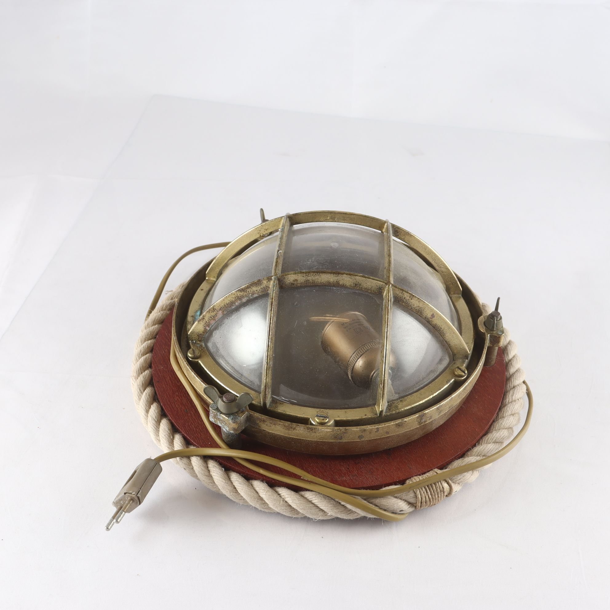 Vägglampa, Marinarmatur AB, ’Götheborg’ . Samfraktas ej.