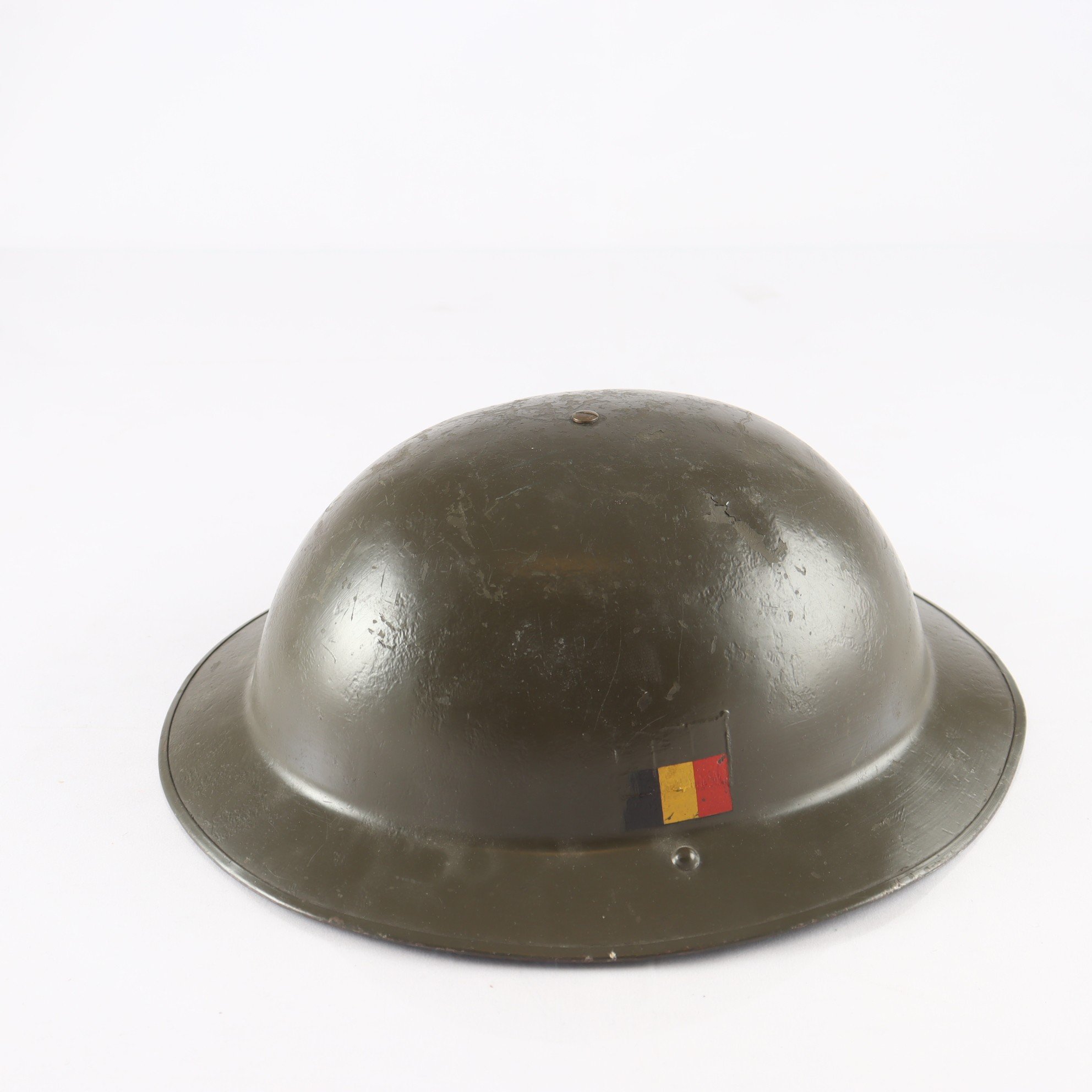 Militärhjälm, metall, Belgien, 1900-tal. Samfraktas ej.