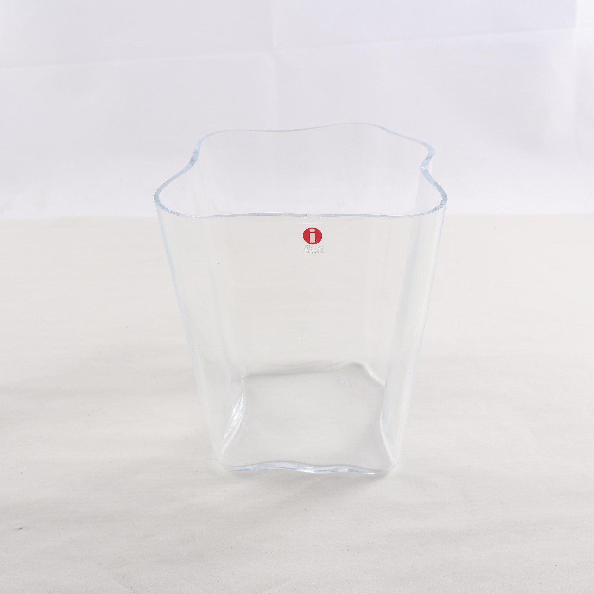 Vas, Iittala, Alvar Aalto, Finland, ”Savoy”. Samfraktas ej
