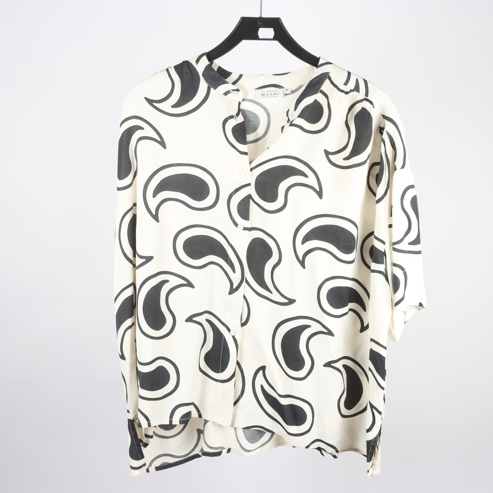 Blus, Masai, vit, svart, stl. XL.