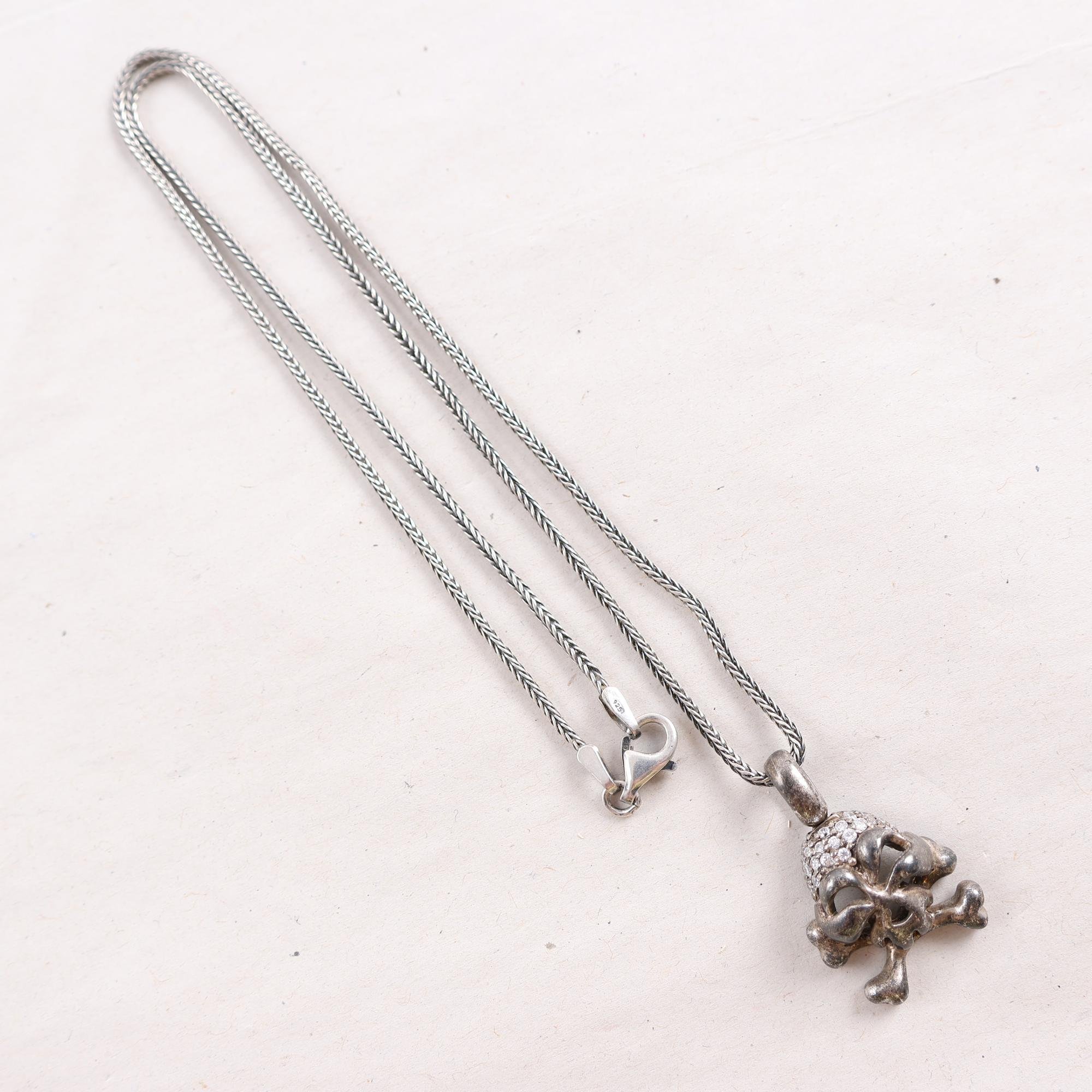 Halsband & hänge, döskalle, silver, stenar brv: 7.6g