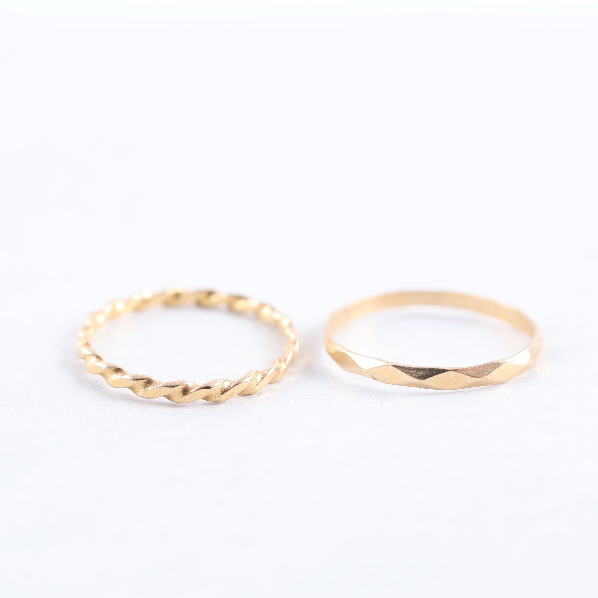 Ringar, guld 18k, två stycken, vikt: 1.8g