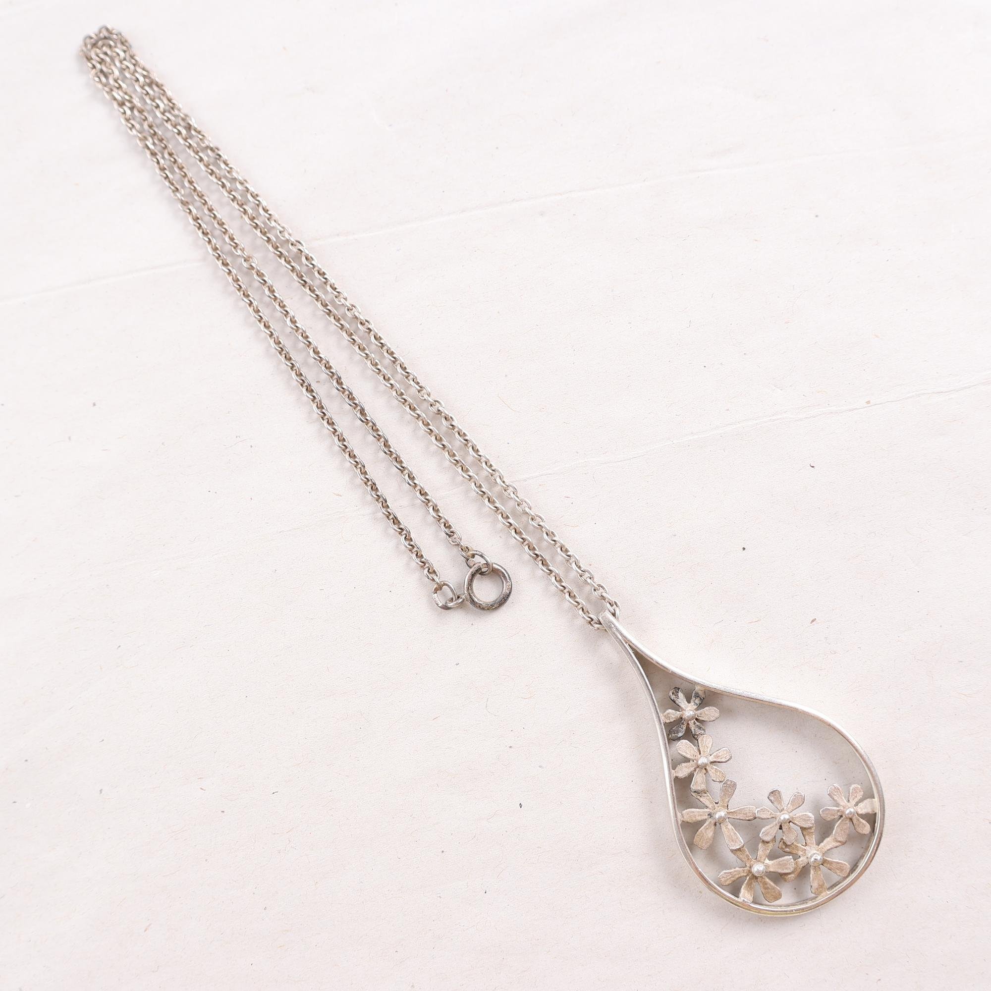 Halsband & hänge, silver, vikt: 8.3g