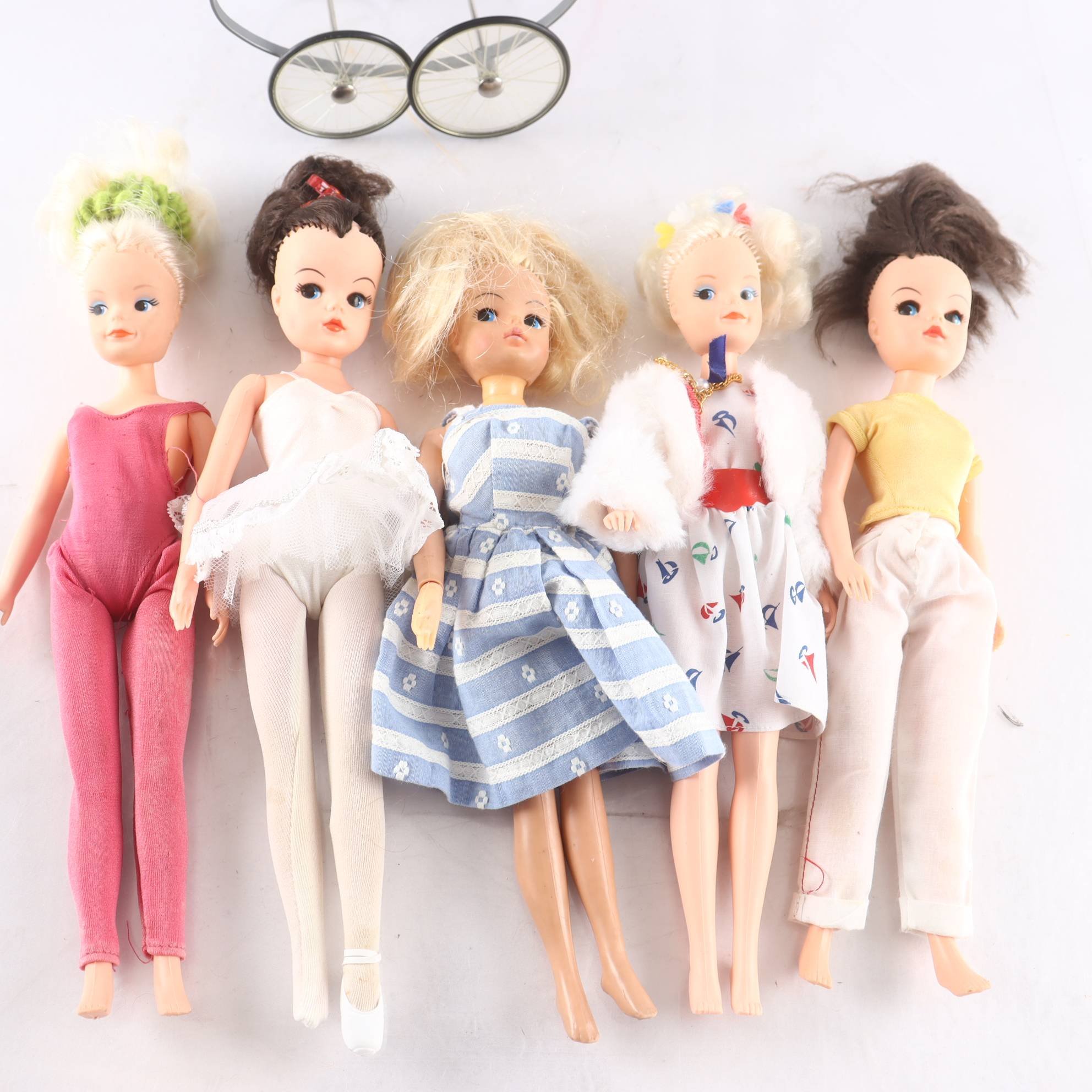 Dockor, Sindy, med barnvagn