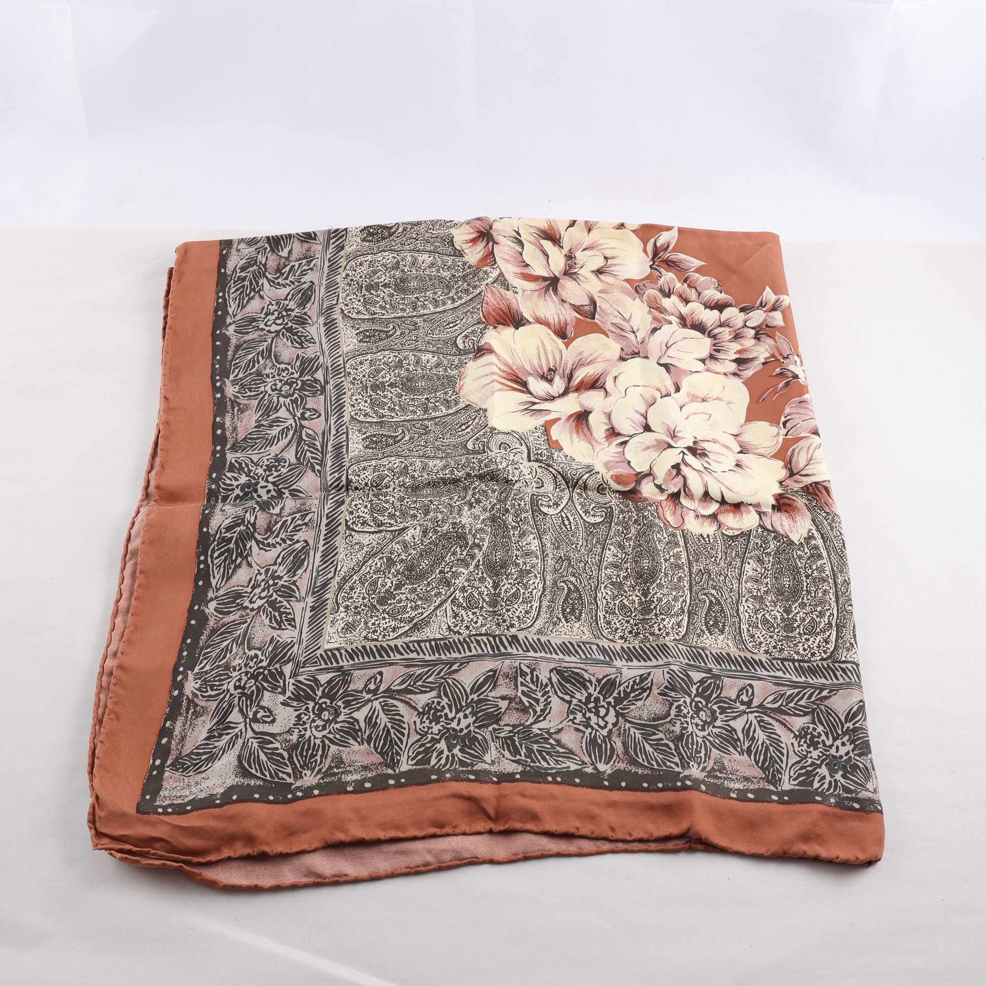Scarf, Christian Aujard
