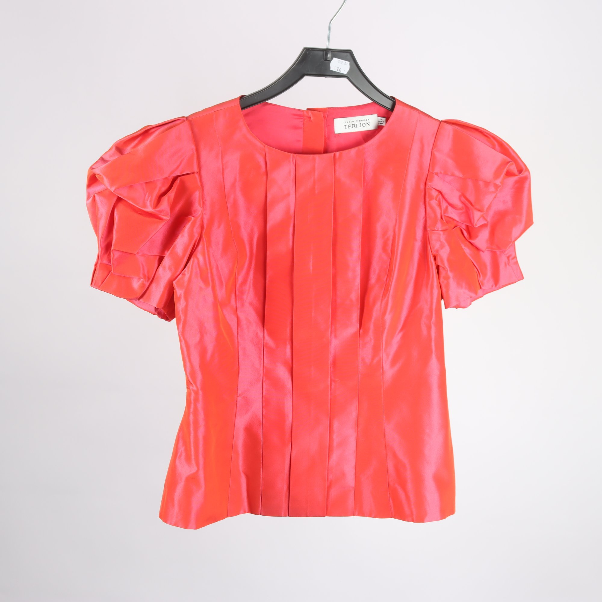 Blus, Rickie Freeman Teri Jon, korall, 100% silk, stl. 8 (M)