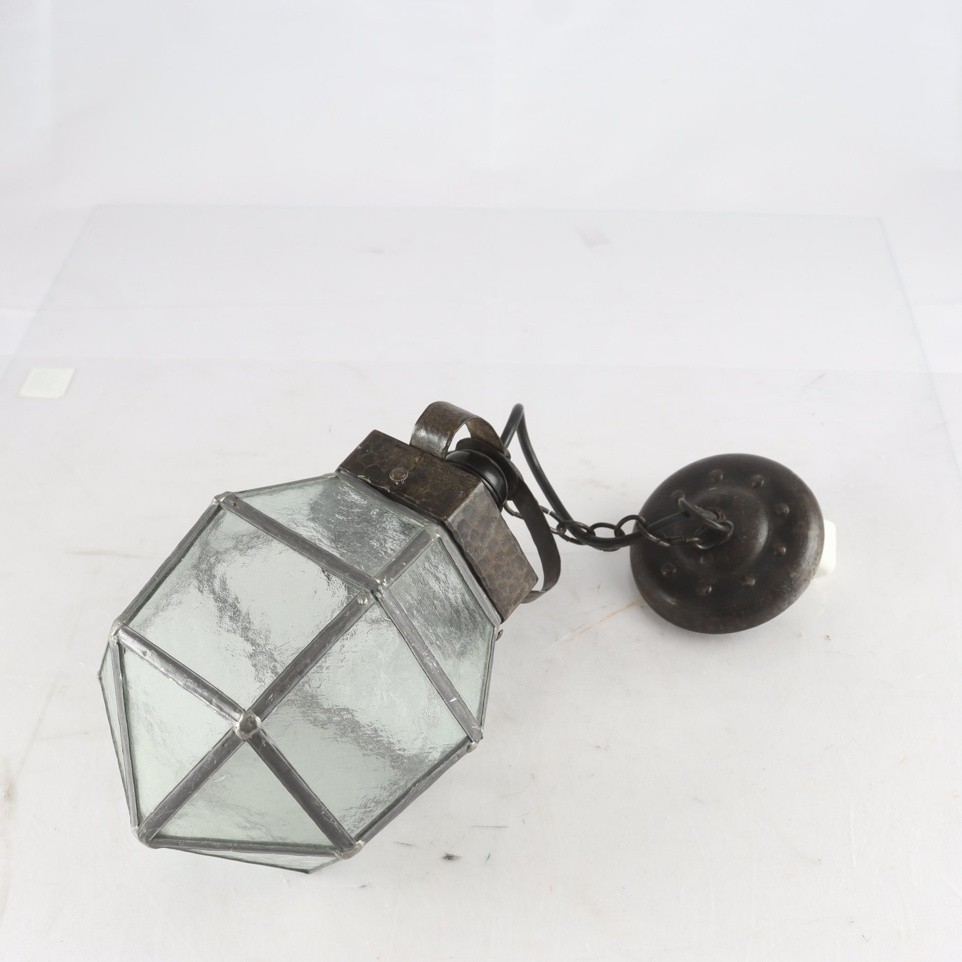 Taklampa, glas, metall, 1900-tal. Samfraktas ej.