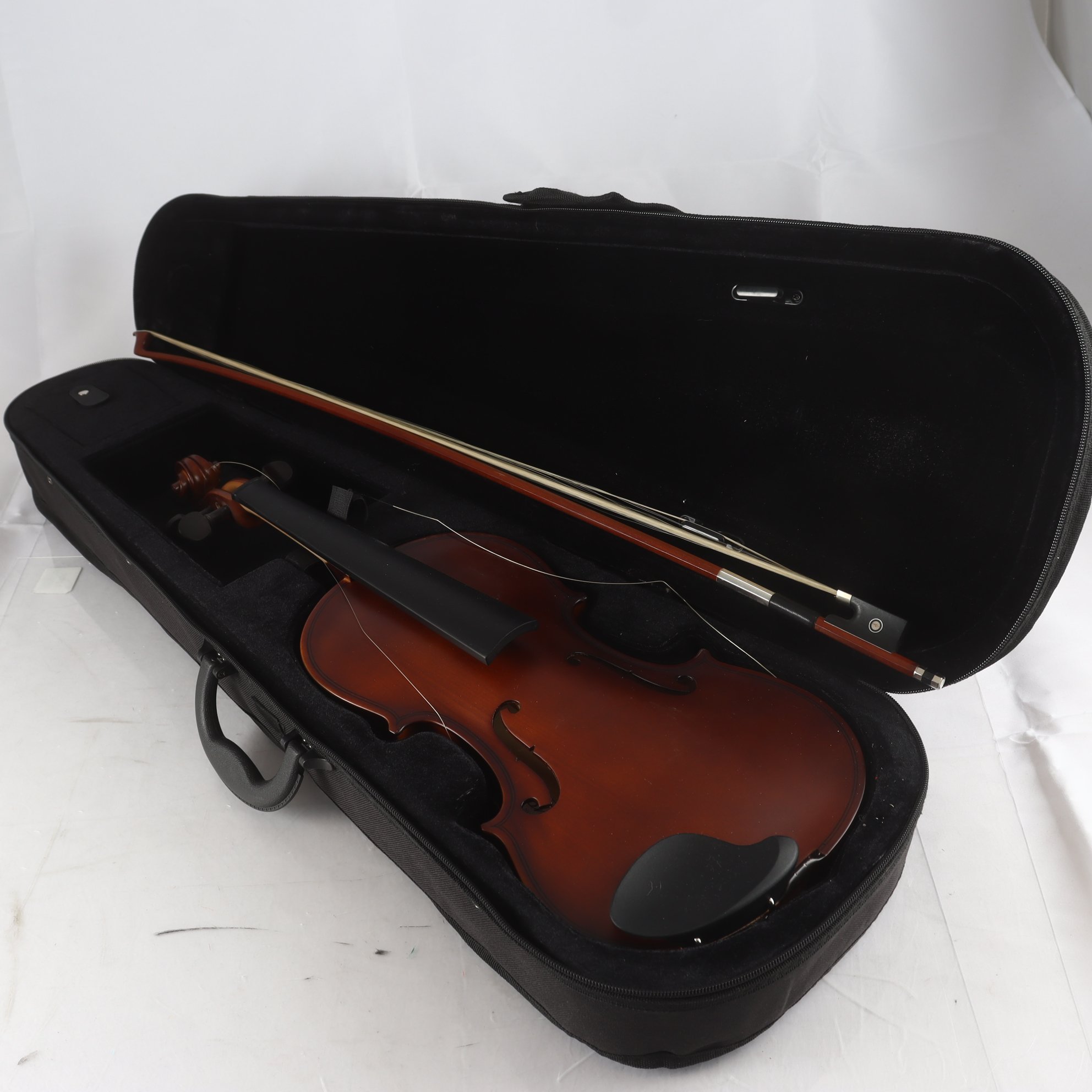 Violin, osträngad. Endast avhämtning.