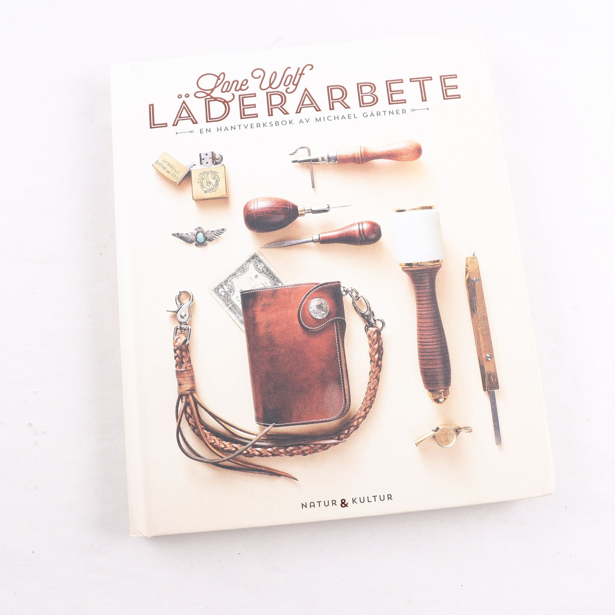 Lone Wolf Läderarbete, En hantverks av Michael Gärtner.