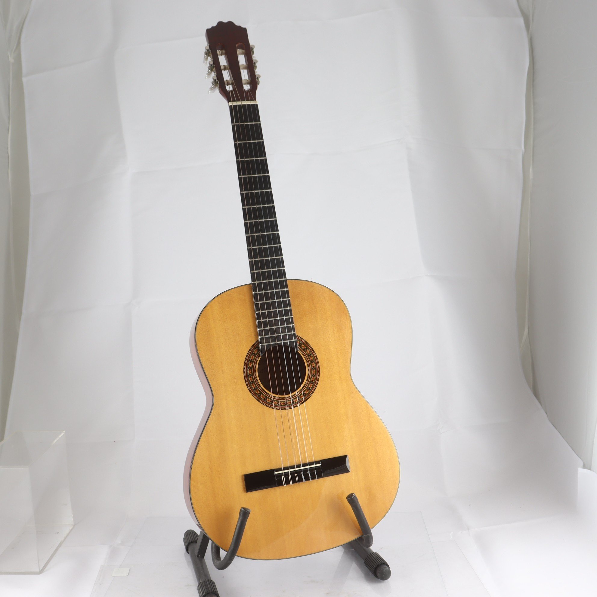 Akustisk gitarr, Cataluna. Endast avhämtning.