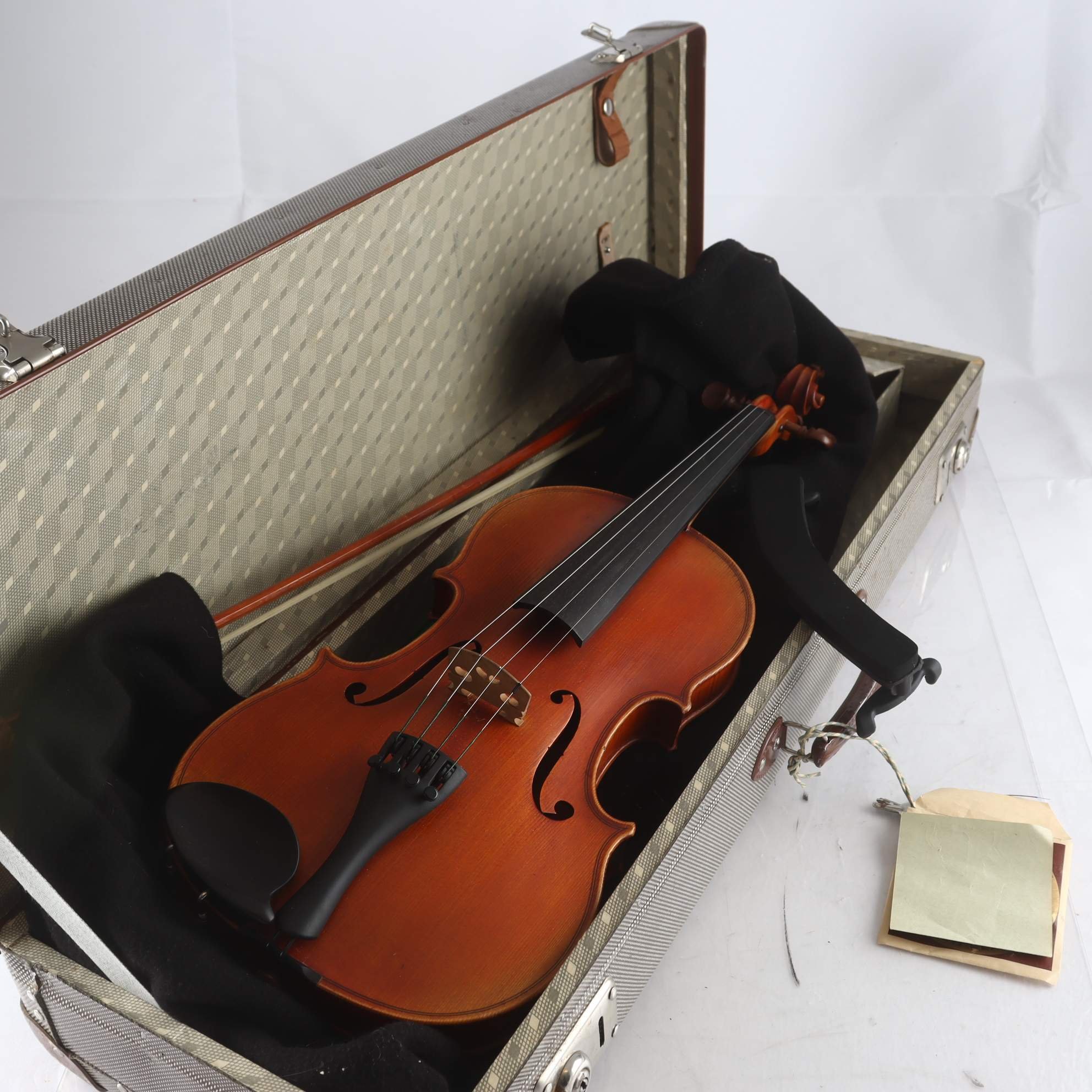Violin. Endast avhämtning.