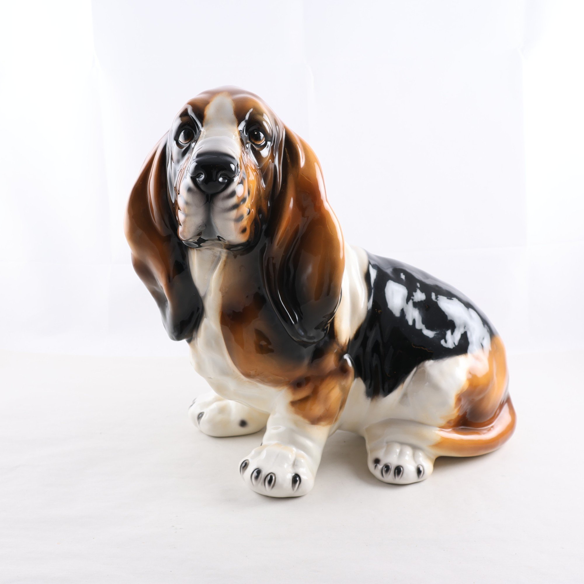 Stor figurin, Hund, porslin, 1900-tal. Endast avhämtning.