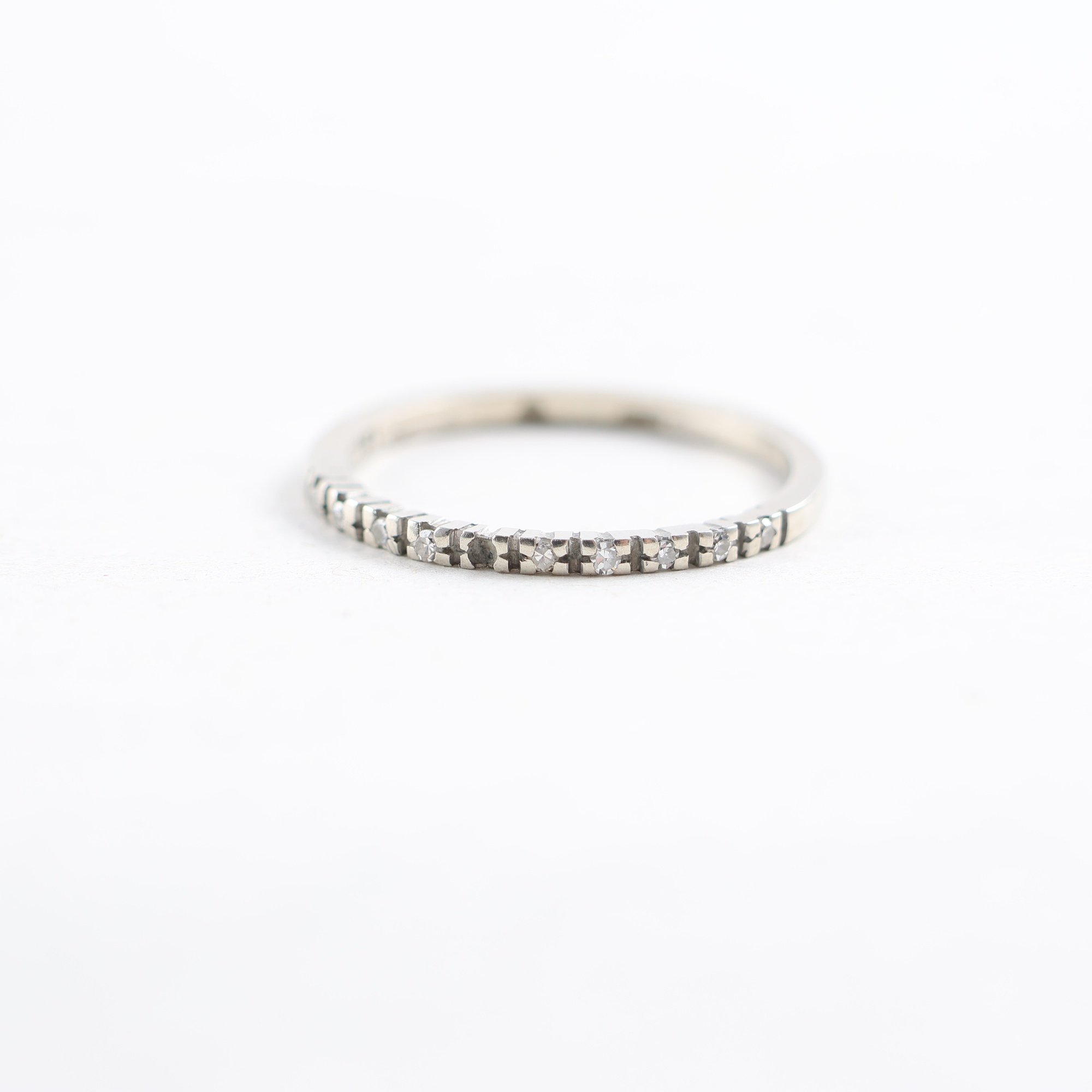 Ring, vitt guld 18k, stenar, brv: 1,7 g