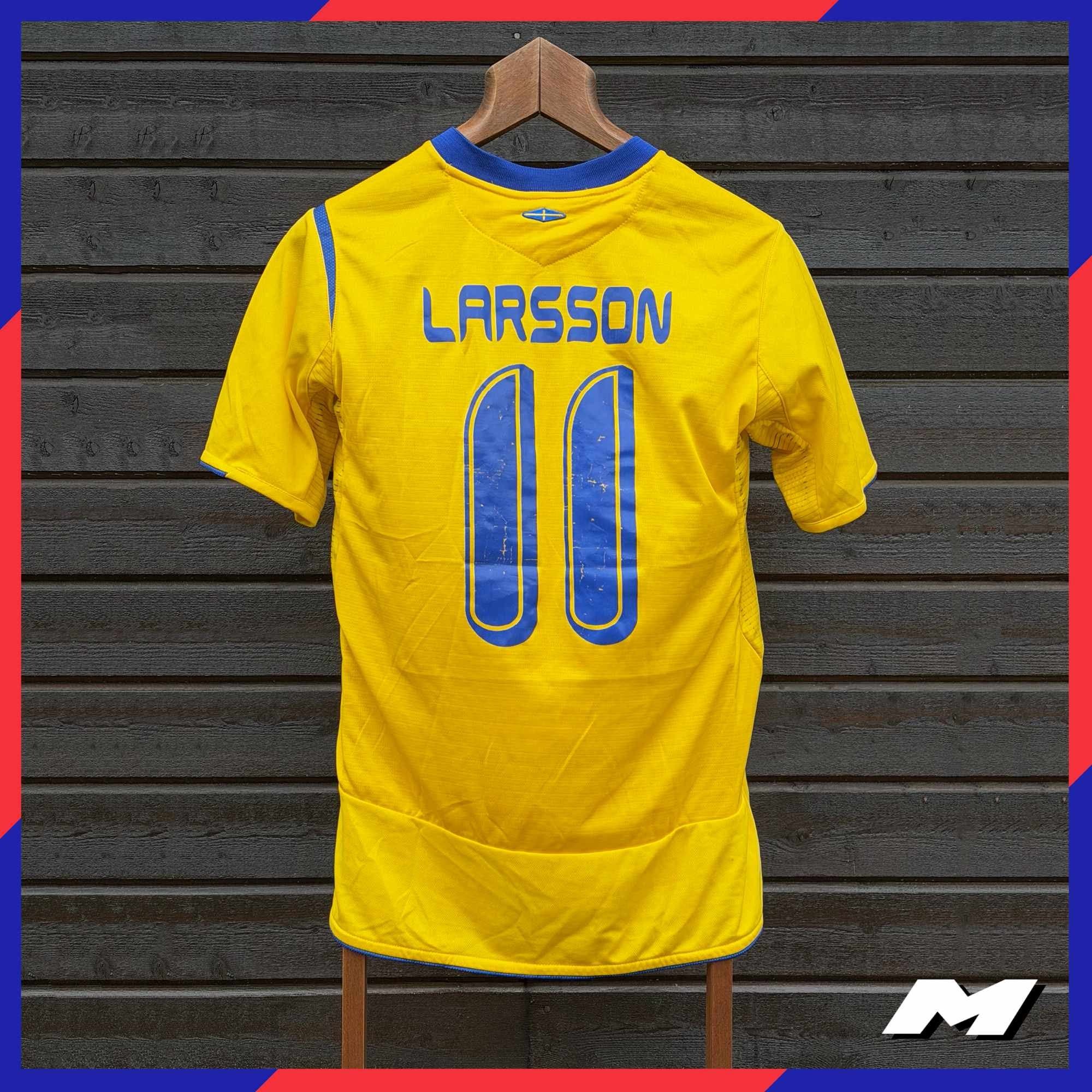 Tröja från fotbolls-VM 2006, skänkt personligen av Henrik Larsson till Myrorna