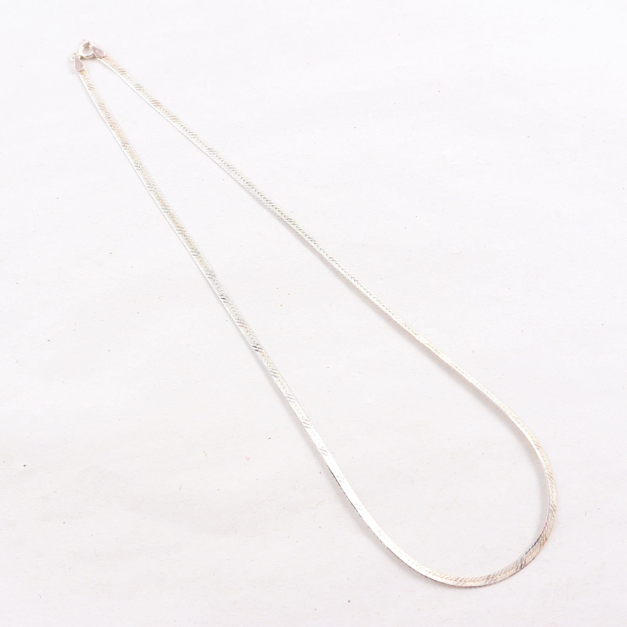 Halsband, silver, manglat, vikt: 4.2g