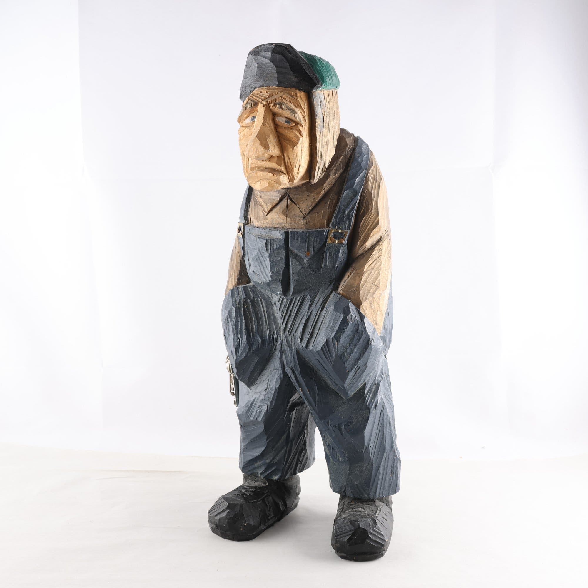 Snidad, träfigur, Vaktmästare, signerad TV