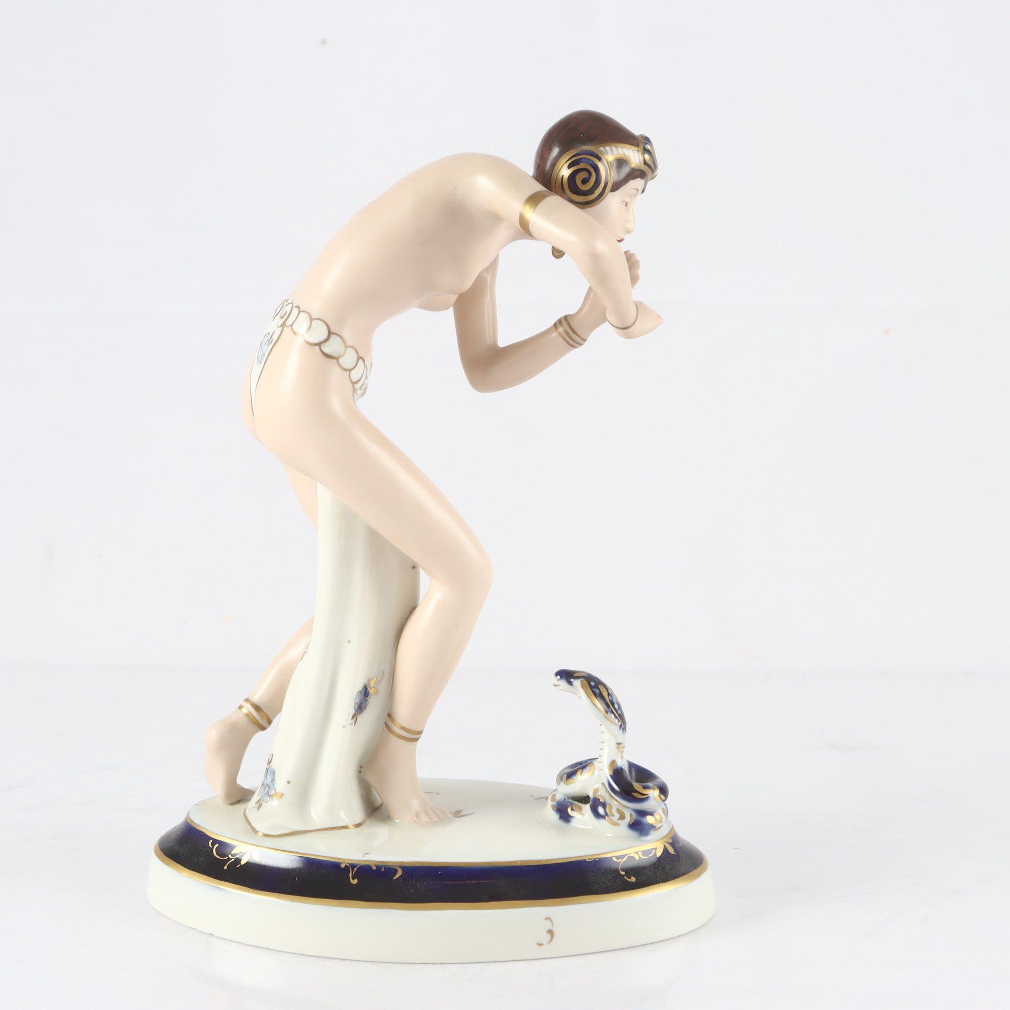 Figurin, porslin, ormtjuserska, Royal Dux. Samfraktas ej.