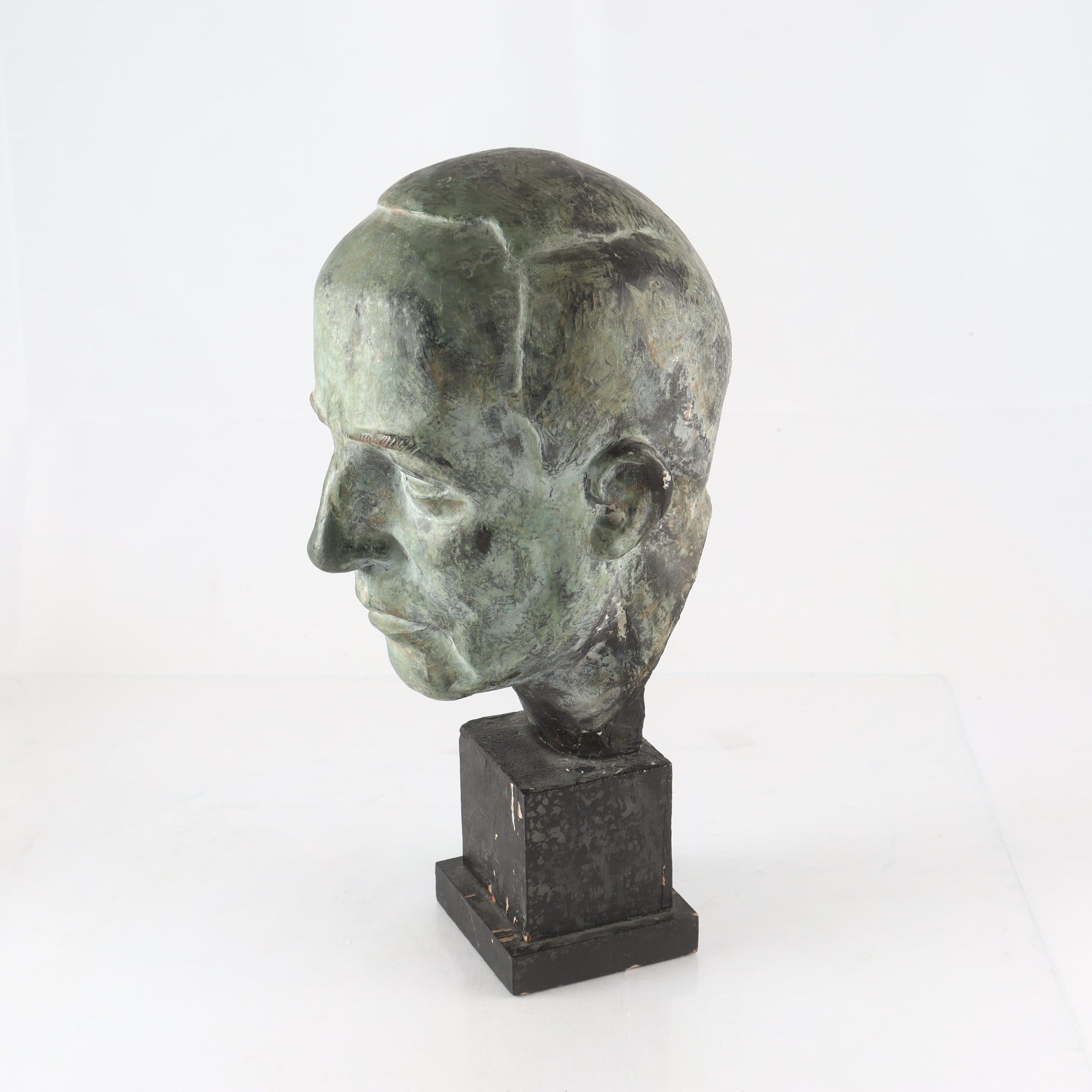 Skulptur, byst, patinerad gips, Wilhelm Henning. Samfraktas ej.