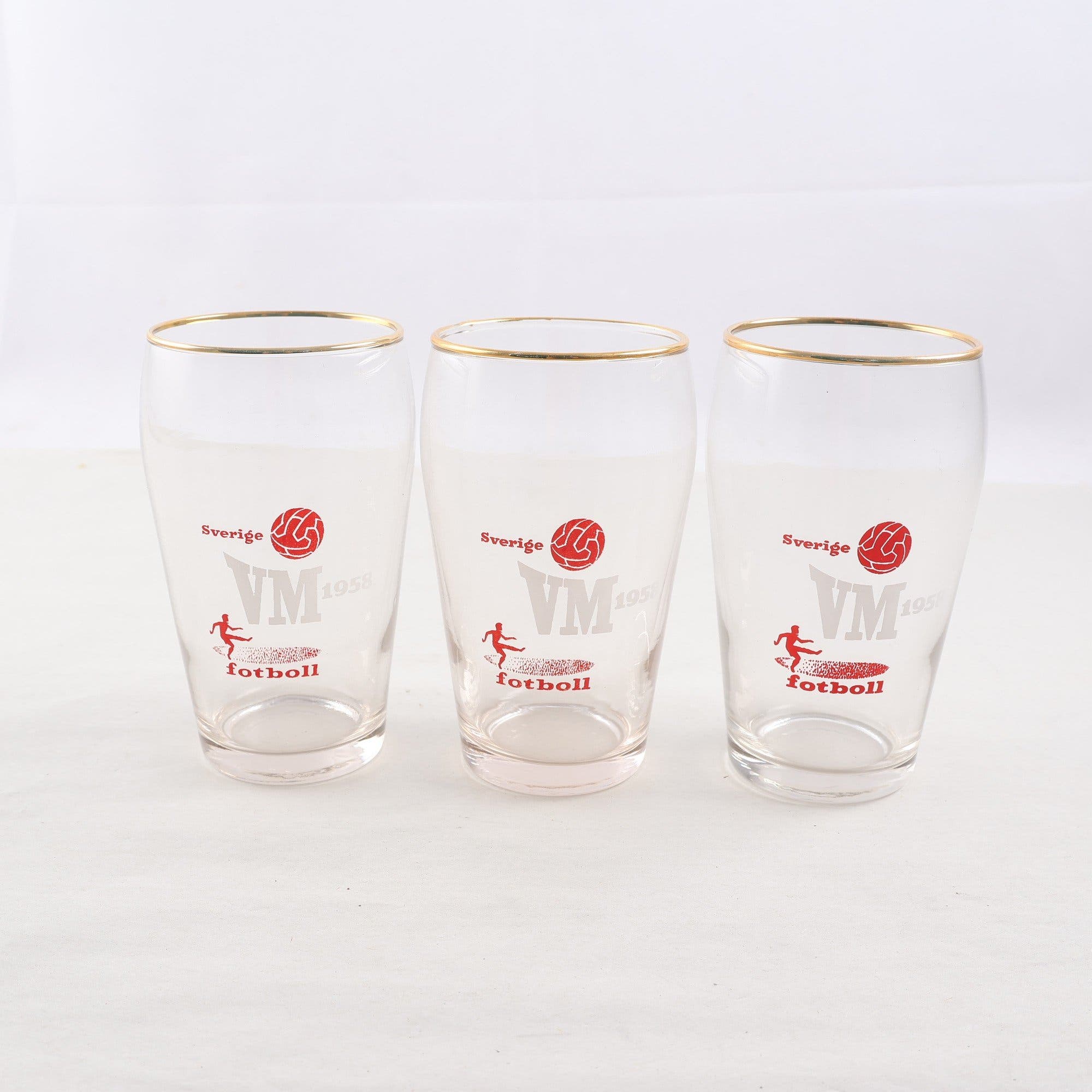 Glas, FotbollsVM 1958 fotboll. 3 st. Samfraktas ej