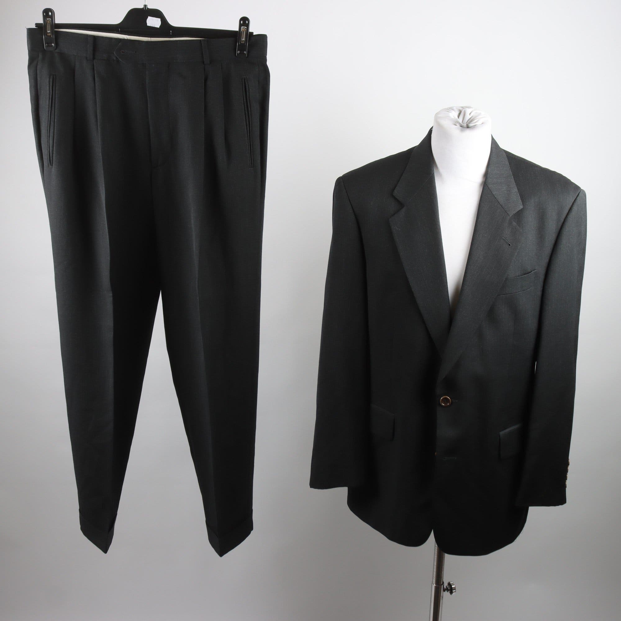 Kostym Hugo Boss, grå, 100% ull, stl. 50.