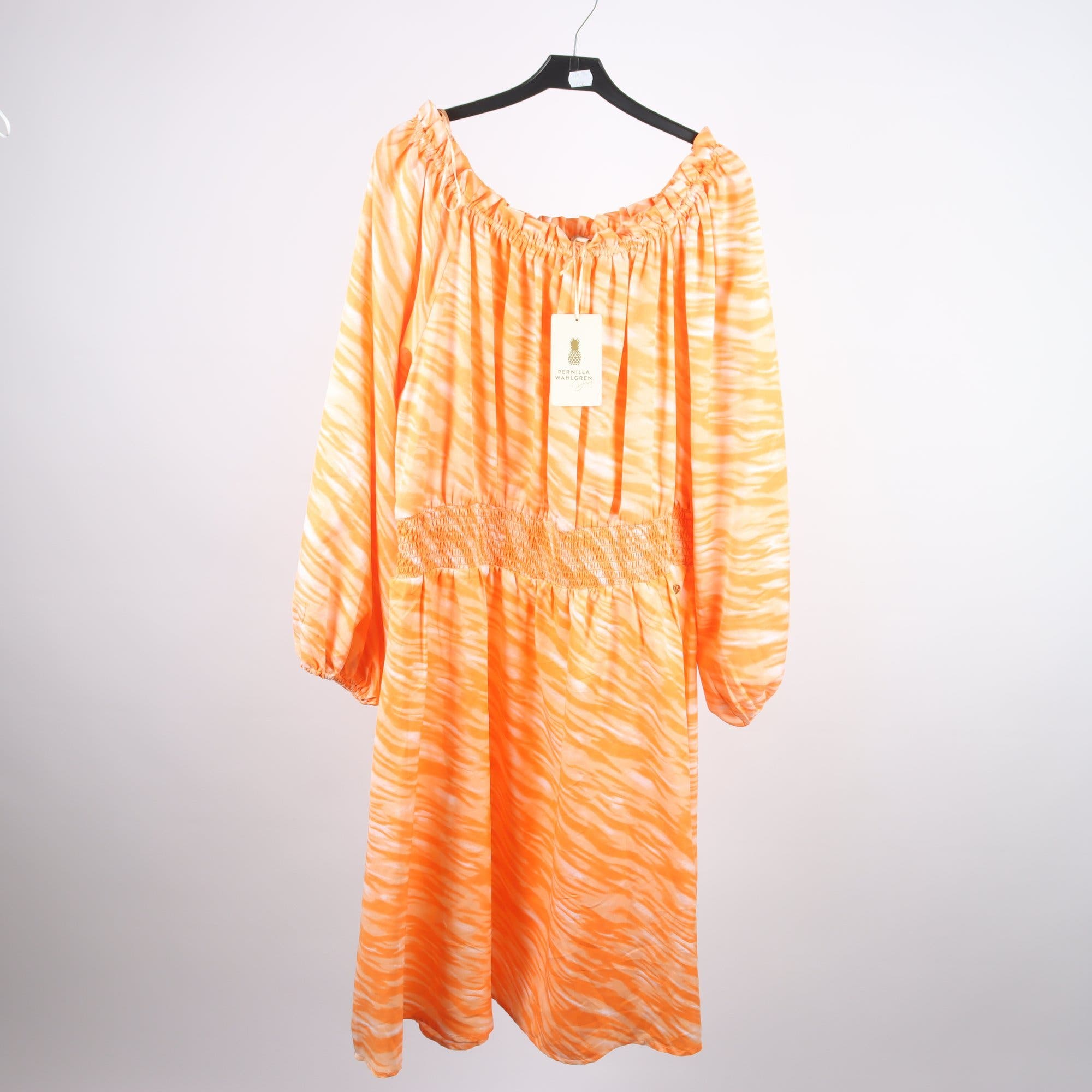 Klänning, Pernilla Wahlgren, orange, vit, stl. XL.