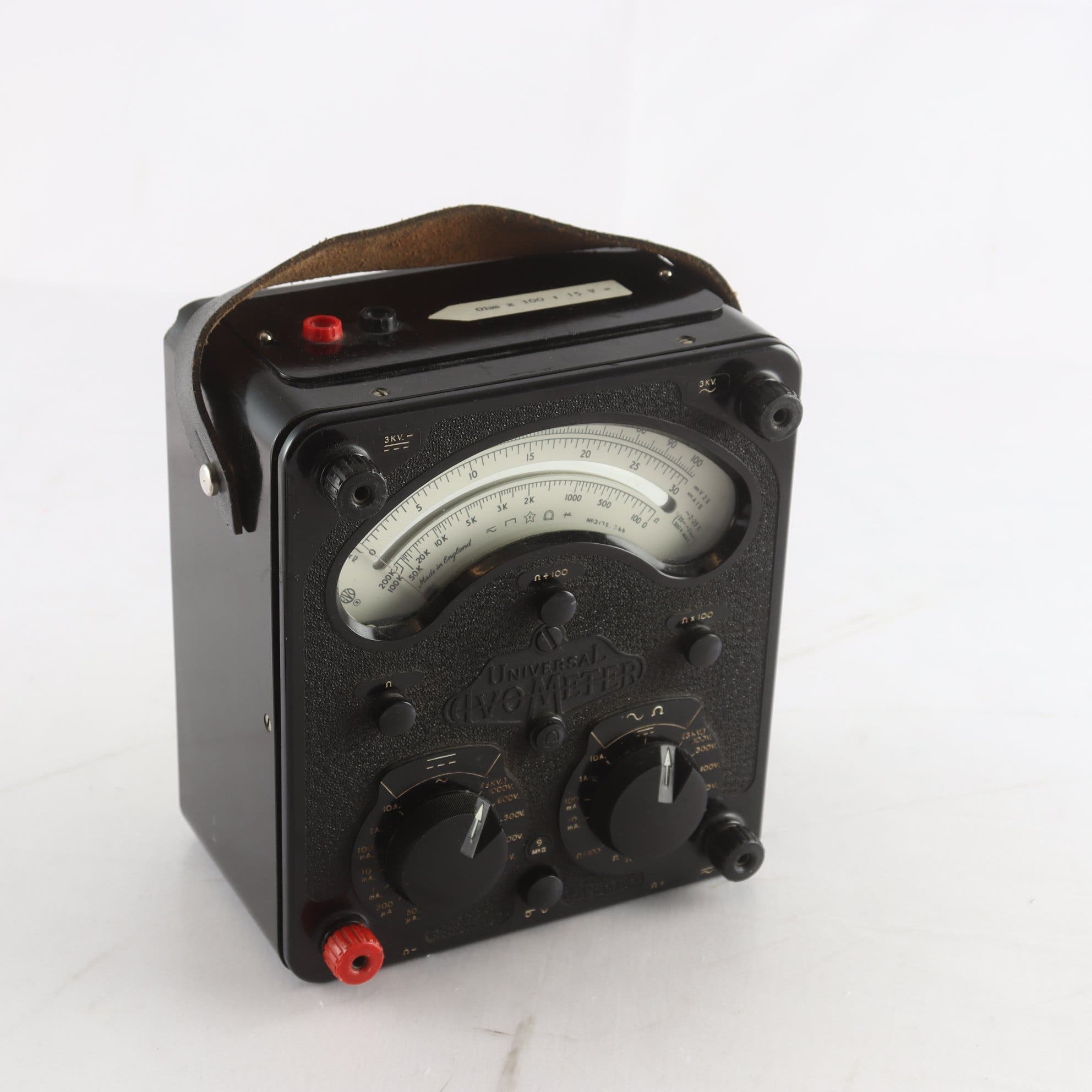 Universal Avometer Modell 9 MKII. Samfraktas ej.