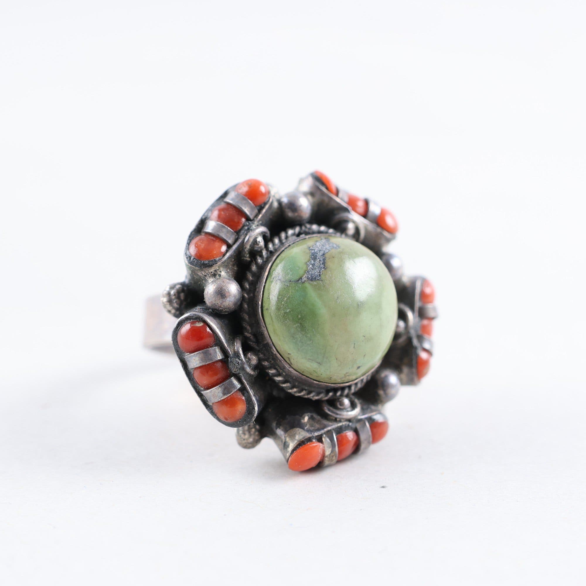Ring, silver 925, koraller, slipad grön sten, vintage, brv: 18.8g