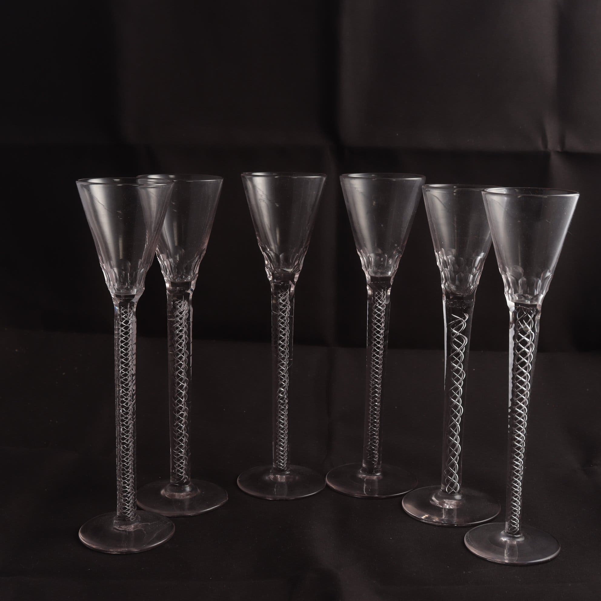 Snapsglas,18-1900 tal. Samfraktas ej.