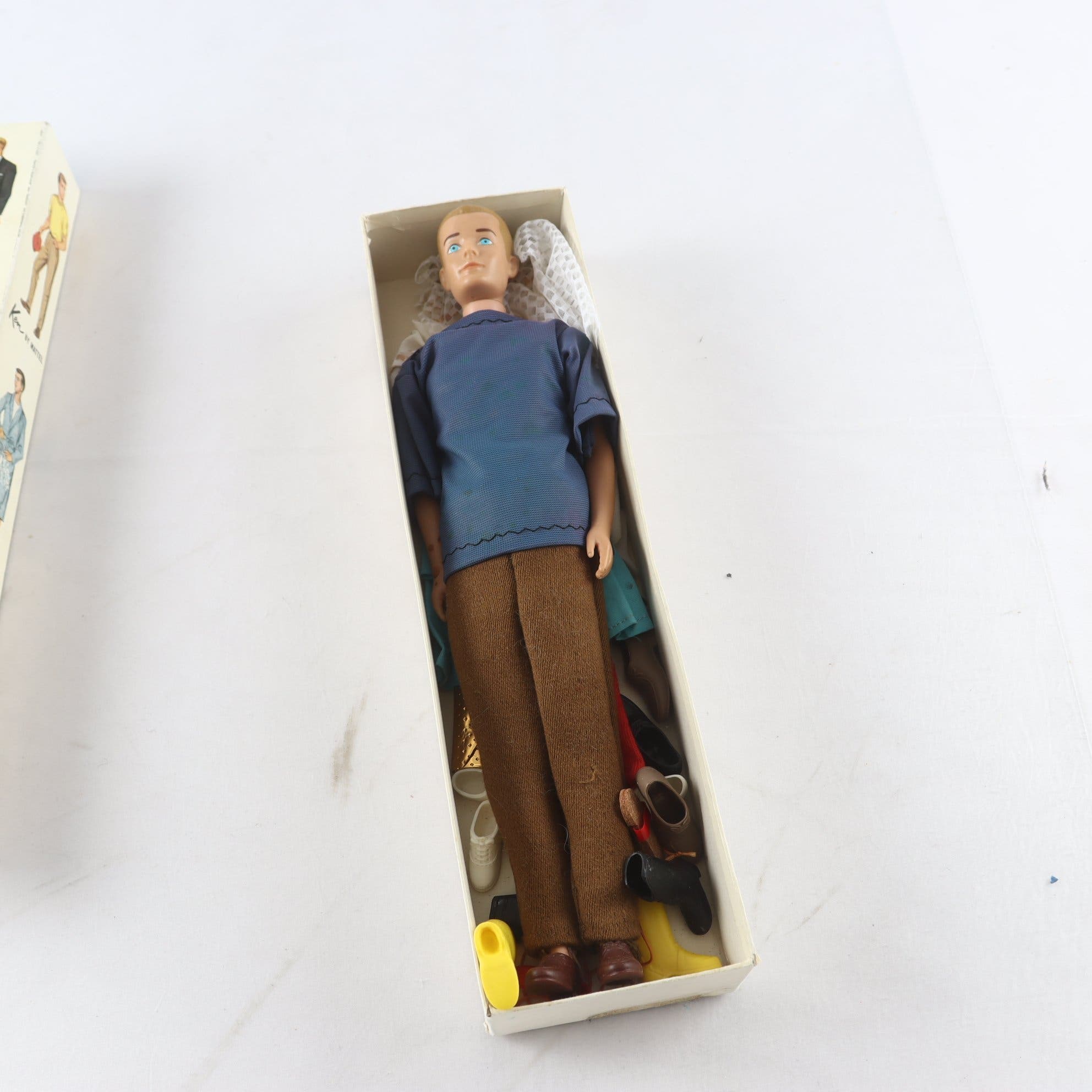 Docka, Barbie ken,mattel, i org ask med tillbehör.